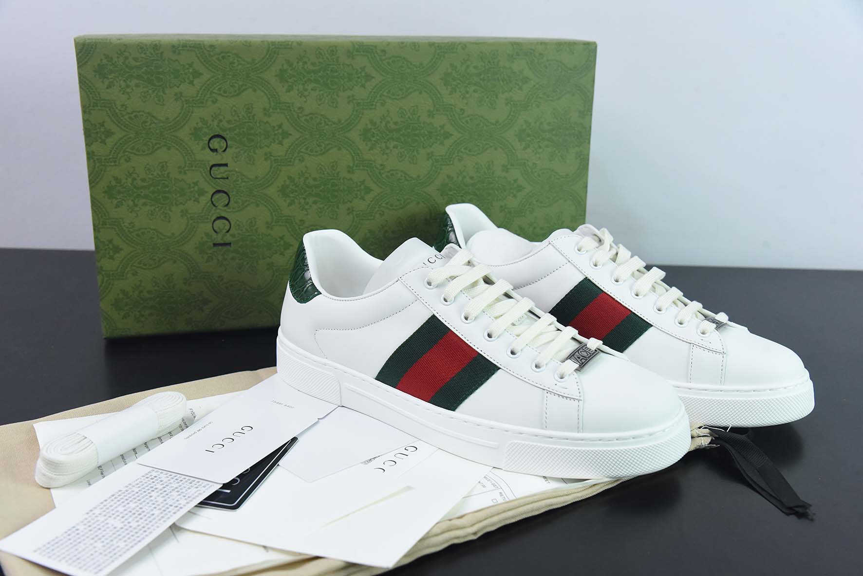 古驰/GUCCI YY 古驰小白鞋板鞋 货号：602129-04