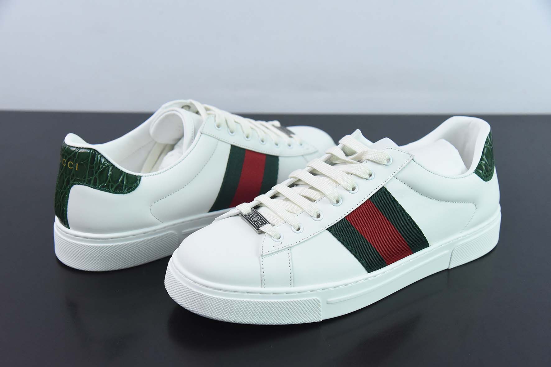 古驰/GUCCI YY 古驰小白鞋板鞋 货号：602129-04