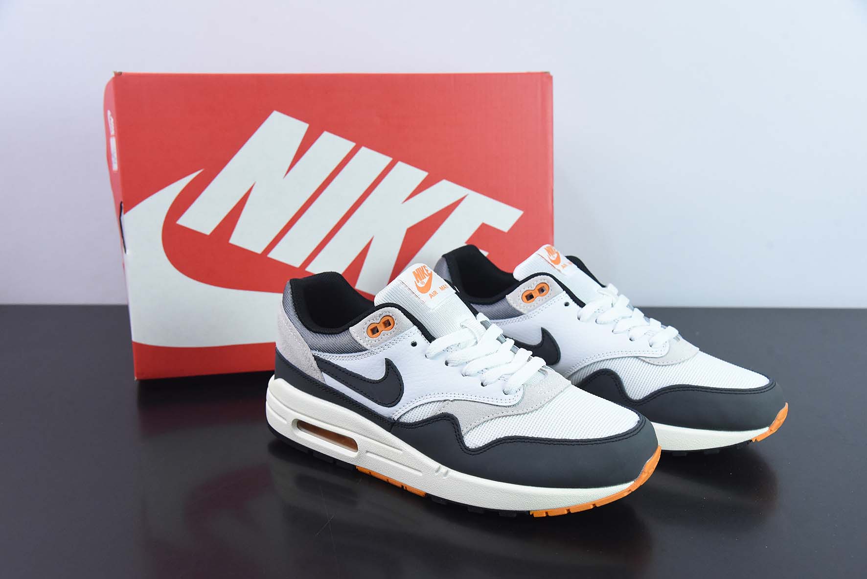 Nk Air Max 1 耐克半掌气垫复古跑步鞋 货号：FN7487 133