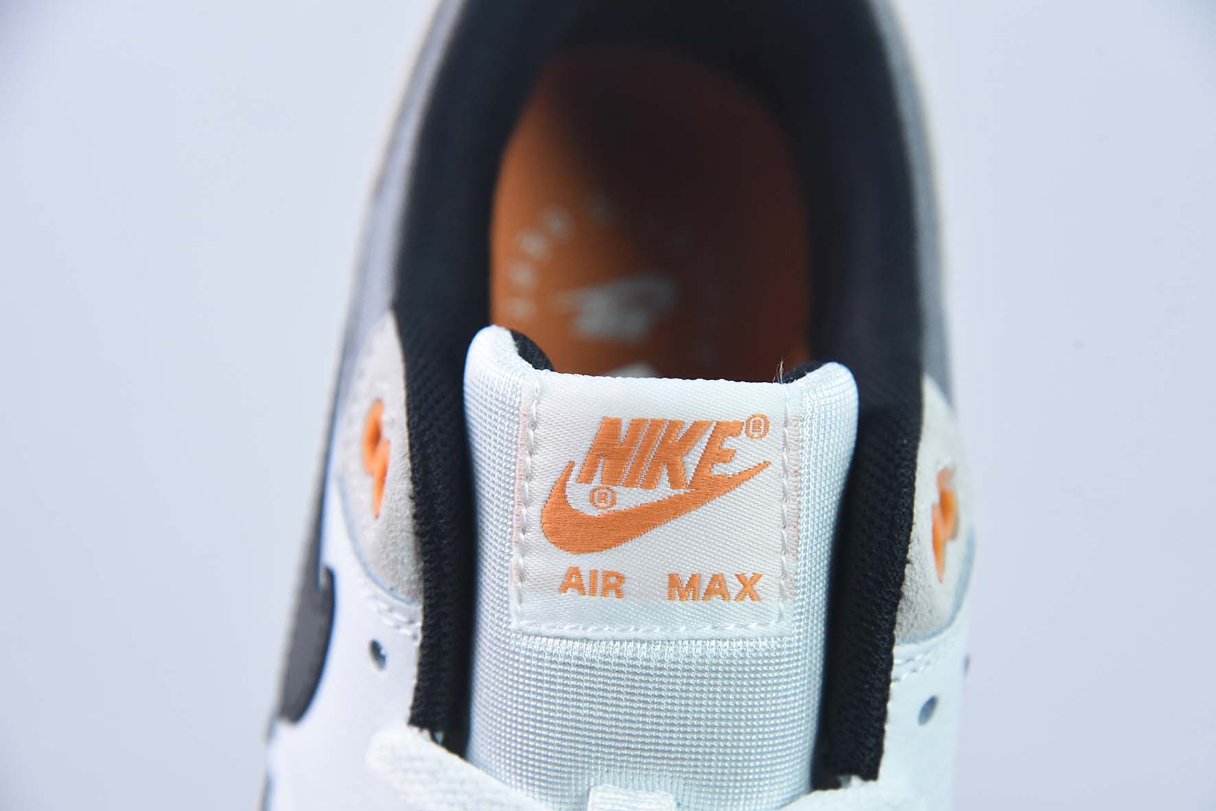 Nk Air Max 1 耐克半掌气垫复古跑步鞋 货号：FN7487 133