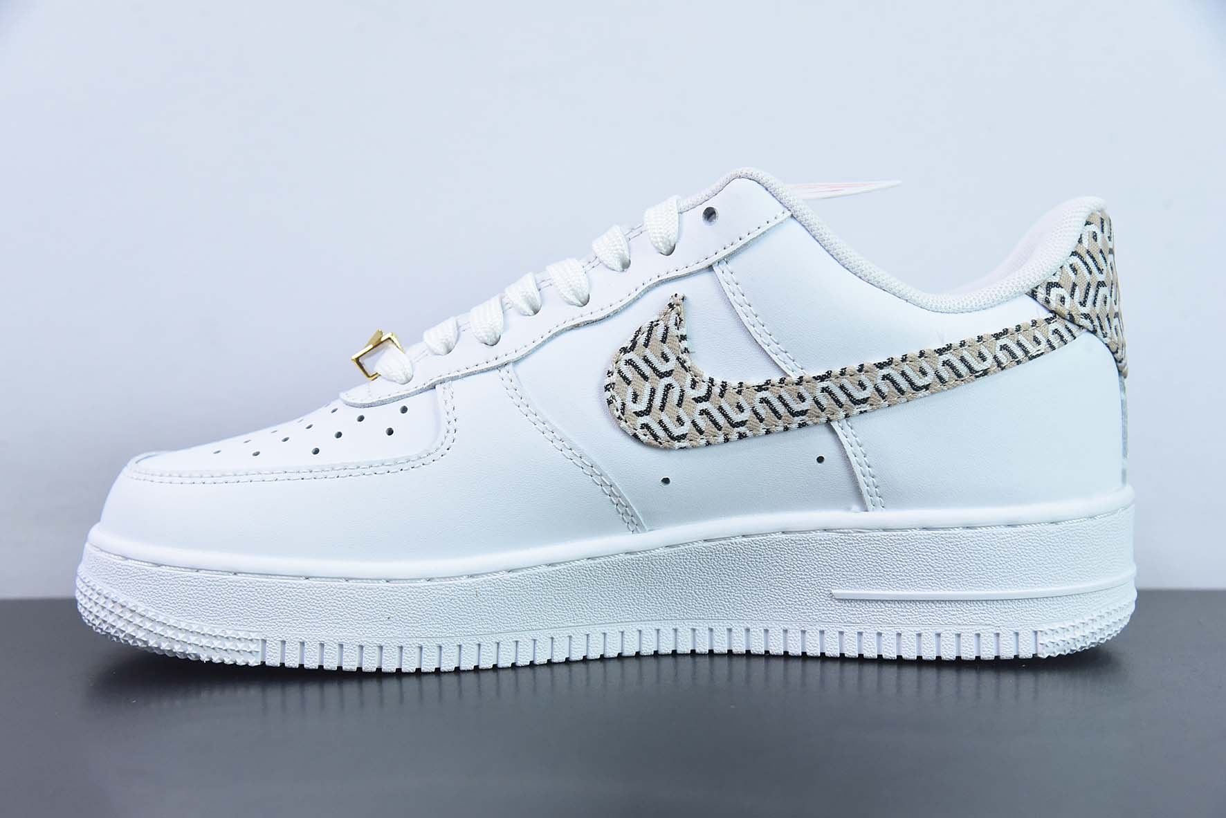 Nk Air Force 1'07 Low  印花勾 空军一号低帮休闲板鞋 货号：DZ2709-100
