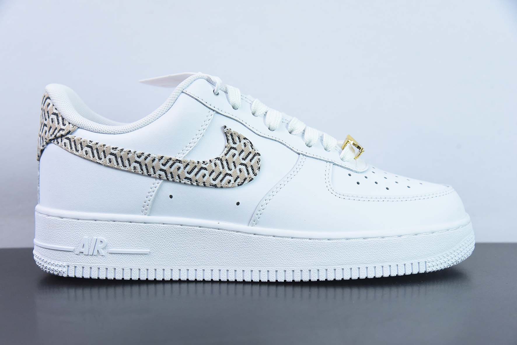 Nk Air Force 1'07 Low  印花勾 空军一号低帮休闲板鞋 货号：DZ2709-100