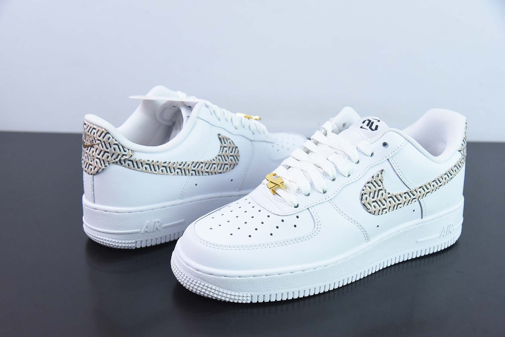 Nk Air Force 1'07 Low  印花勾 空军一号低帮休闲板鞋 货号：DZ2709-100