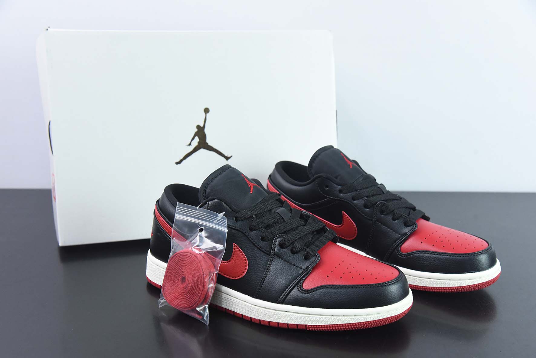 Air Jordan 1 Low AJ1 乔丹1代低帮篮球鞋/黑红 2023年新款发售 货号：DC0774-061