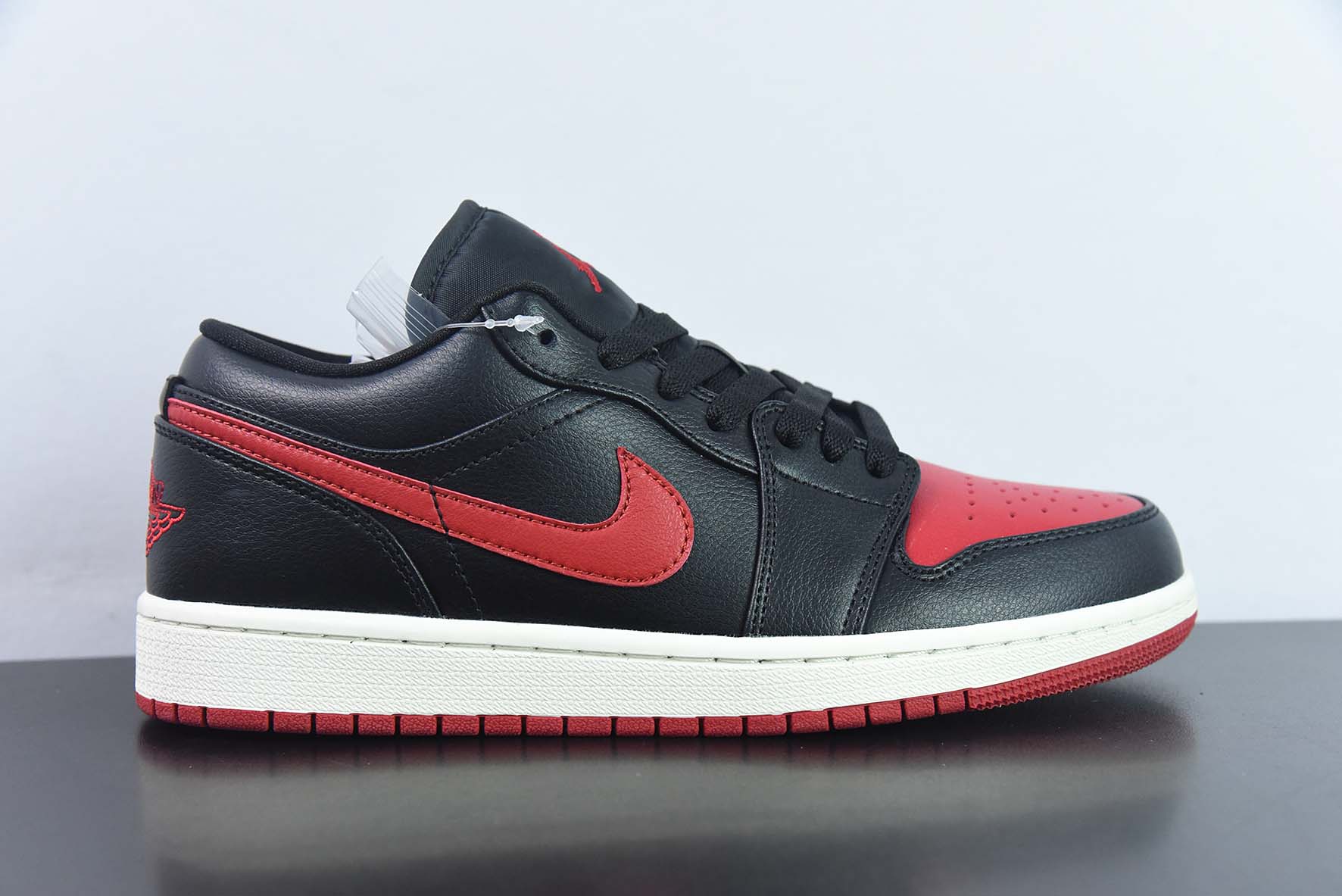 Air Jordan 1 Low AJ1 乔丹1代低帮篮球鞋/黑红 2023年新款发售 货号:DC0774-061