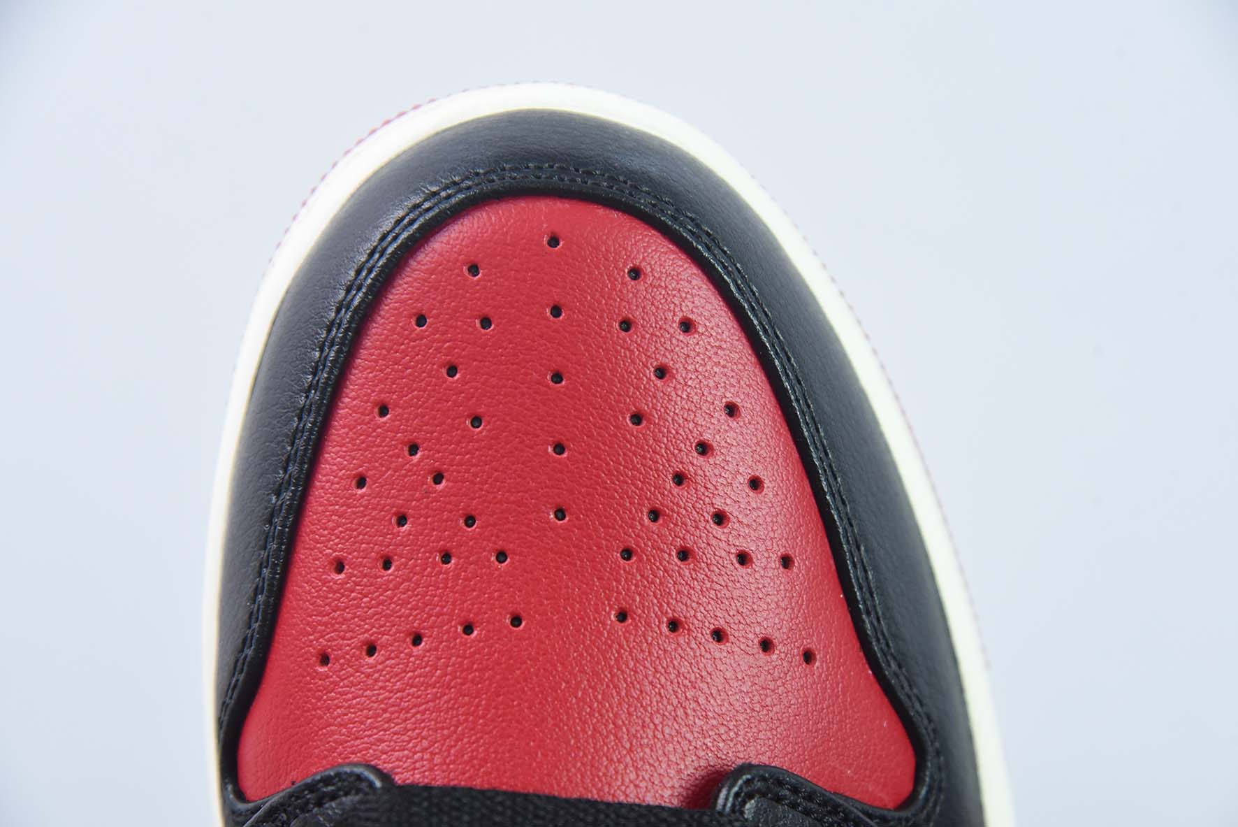 Air Jordan 1 Low AJ1 乔丹1代低帮篮球鞋/黑红 2023年新款发售 货号：DC0774-061
