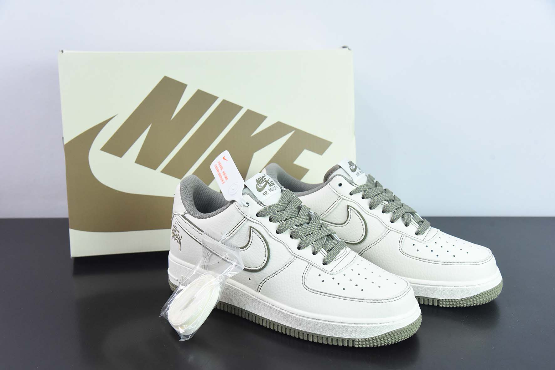 Nike Air Force 1 Low 斯图西联名 反光空军一号低帮休闲板鞋 货号:UN1635-777