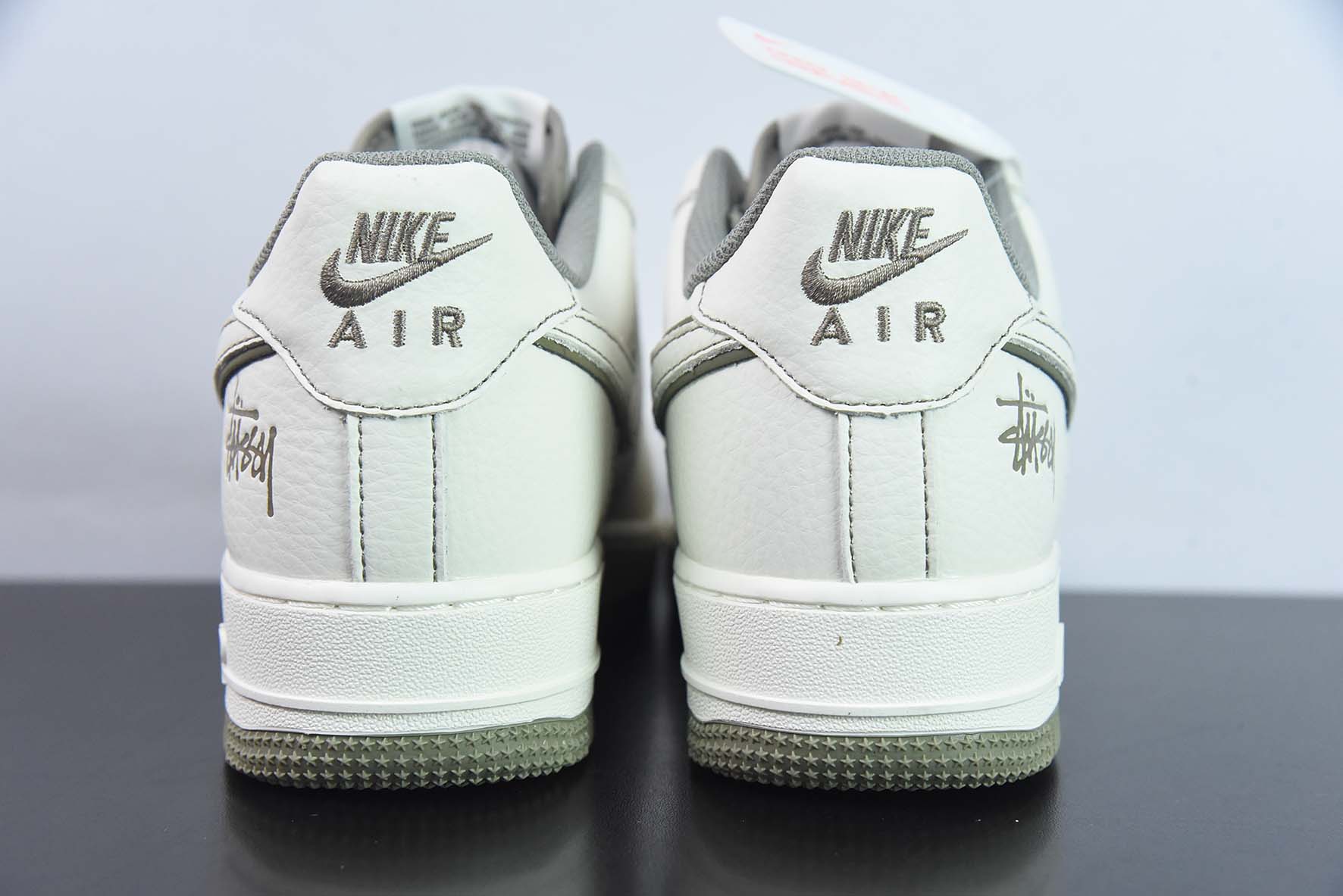 Nike Air Force 1 Low 斯图西联名 反光空军一号低帮休闲板鞋 货号:UN1635-777