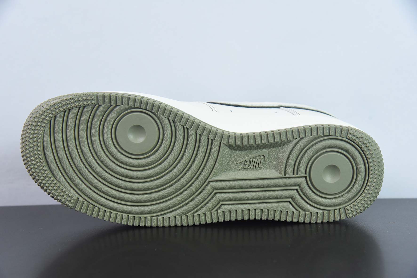 Nike Air Force 1 Low 斯图西联名 反光空军一号低帮休闲板鞋 货号:UN1635-777