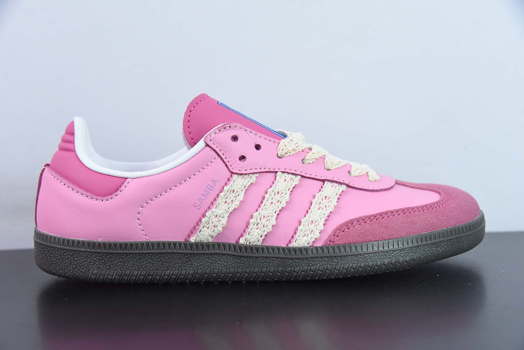 Adidas Originals Samba 阿迪达斯 桑巴系列德训百搭复古低帮板鞋 蕾丝手工编织三条杠货号：B75806