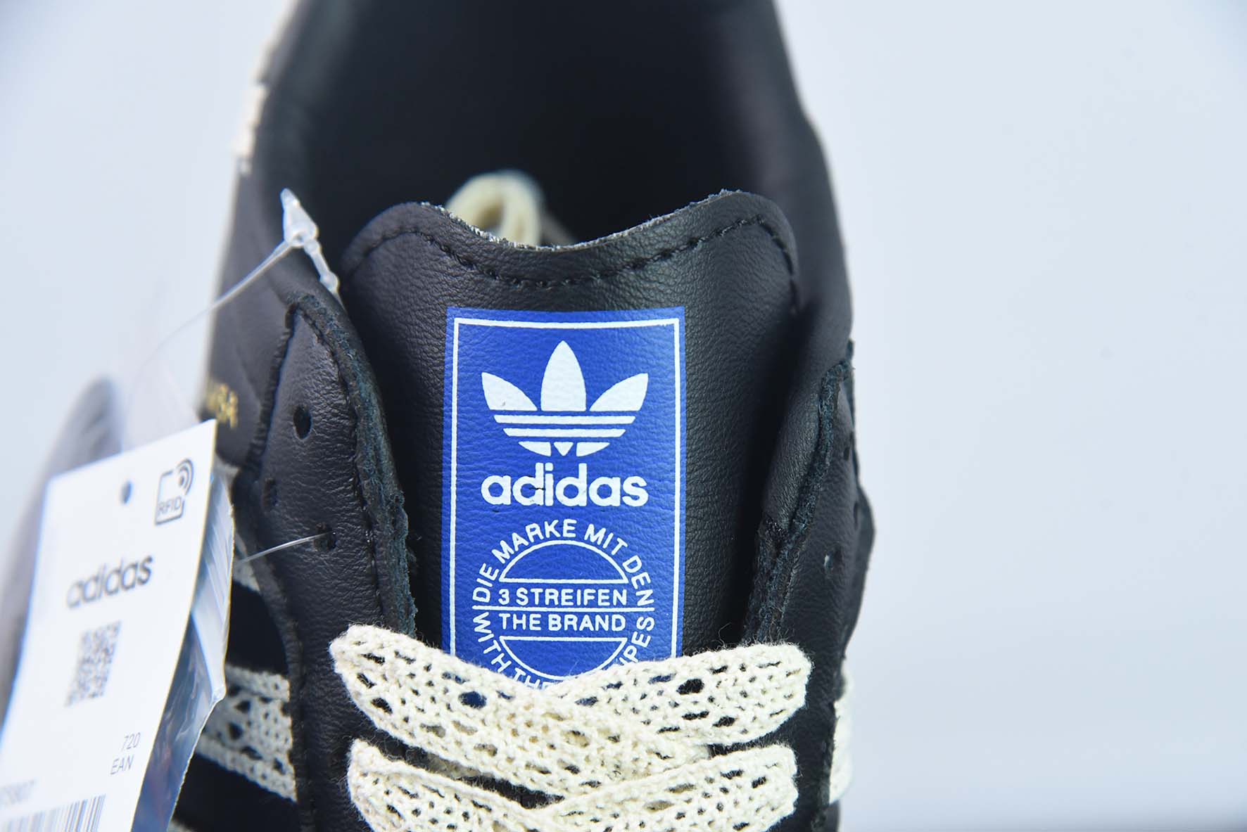 Adidas Originals Samba 阿迪达斯 桑巴系列德训百搭复古低帮板鞋 蕾丝手工编织三条杠货号:B75807