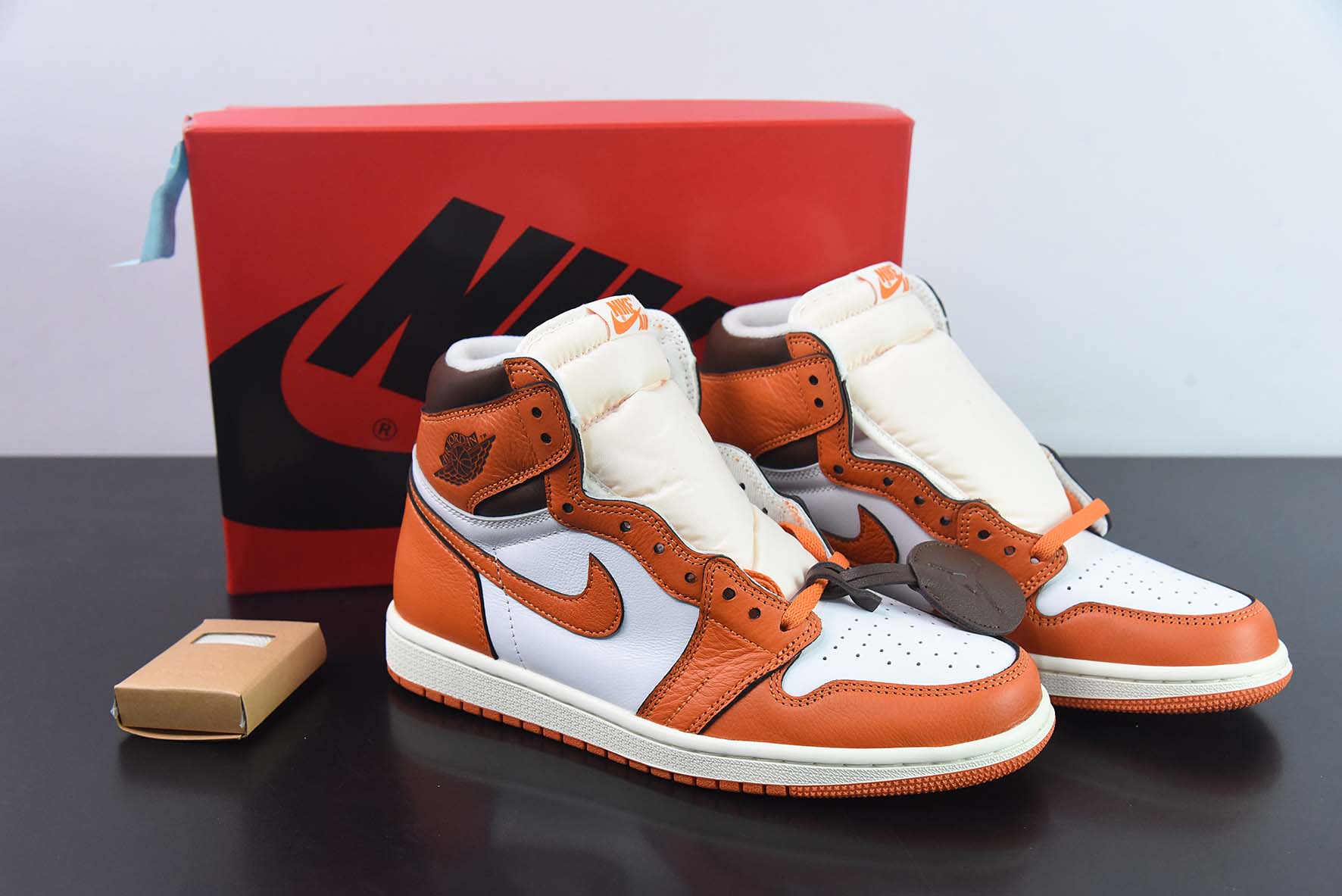 Air Jordan1 AJ1 乔丹1代高帮篮球鞋/白橙「爱马仕橙」货号:DO9369-101