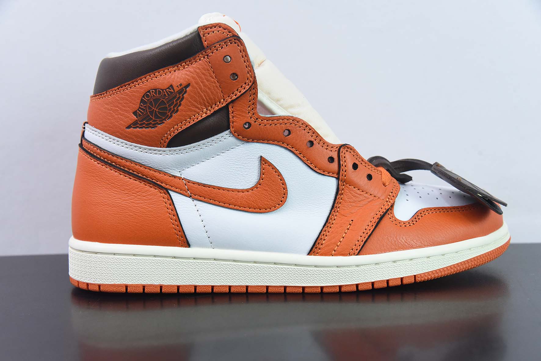 Air Jordan1 AJ1 乔丹1代高帮篮球鞋/白橙「爱马仕橙」货号:DO9369-101