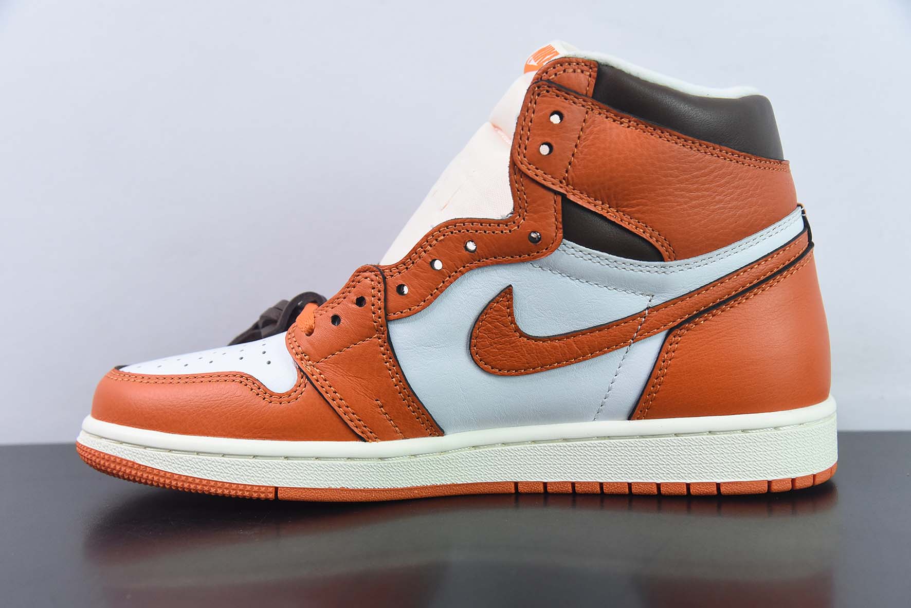 Air Jordan1 AJ1 乔丹1代高帮篮球鞋/白橙「爱马仕橙」货号:DO9369-101
