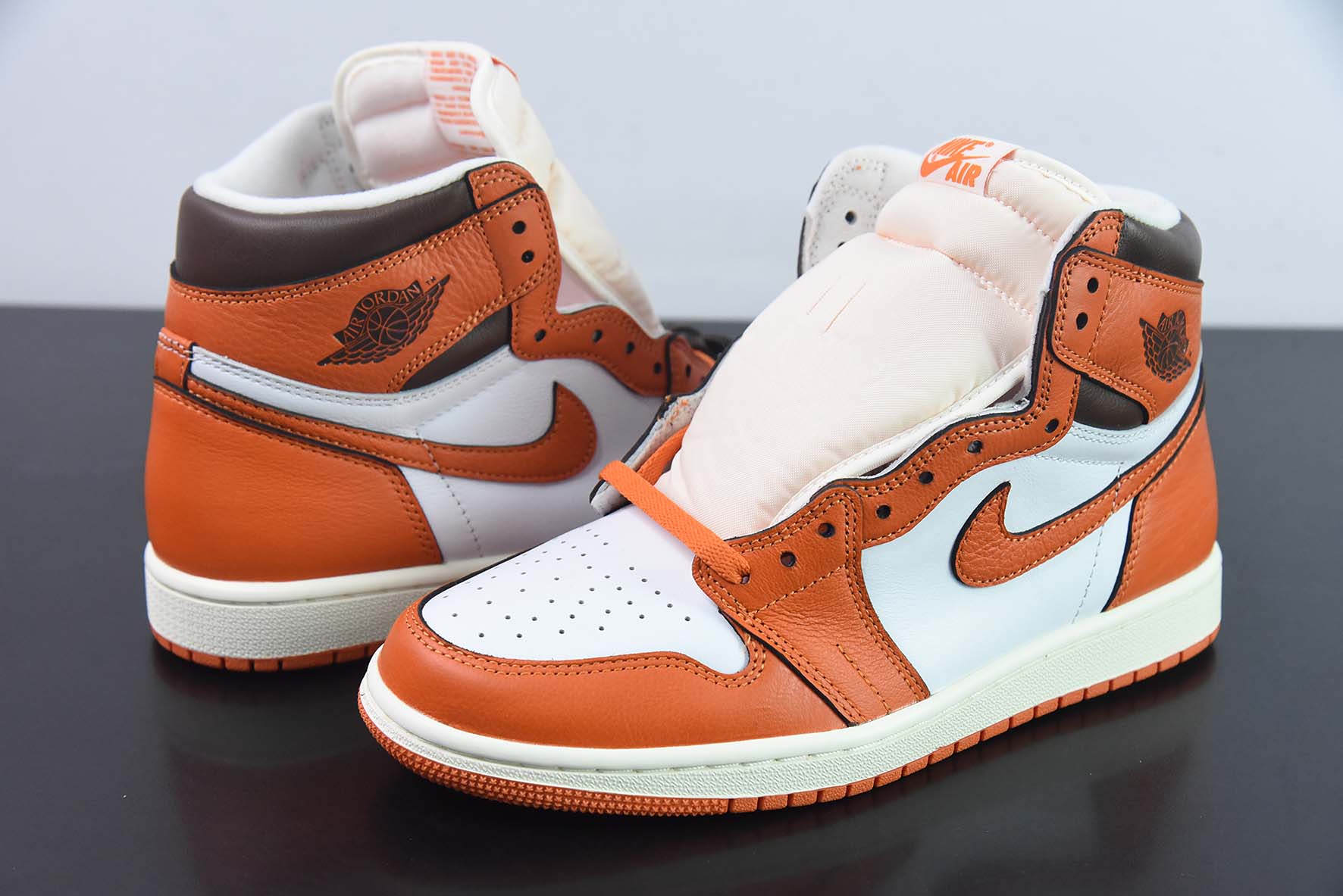 Air Jordan1 AJ1 乔丹1代高帮篮球鞋/白橙「爱马仕橙」货号:DO9369-101