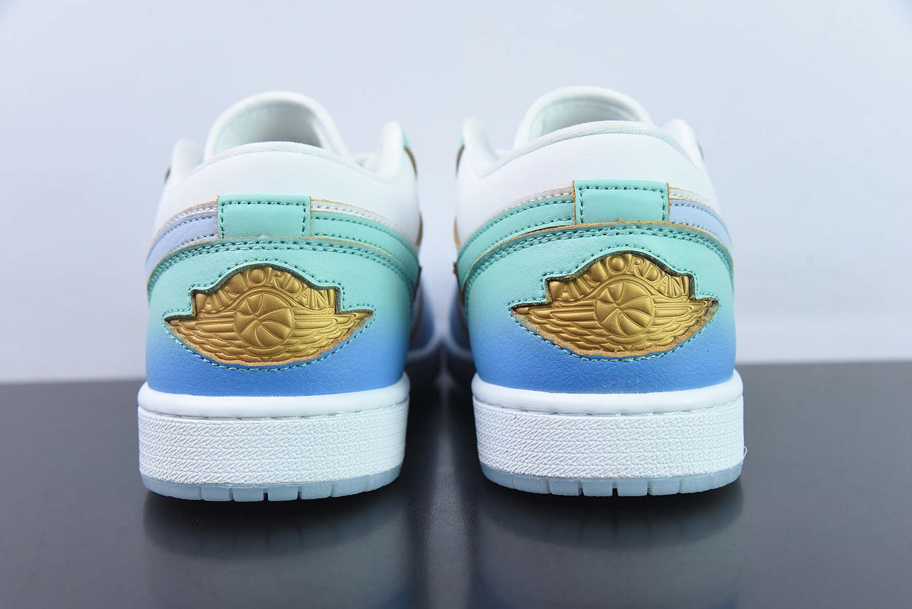 NK Air Jordan 1 Low SE”Emerald Rise“AJ1乔丹一代低帮经典复古文化休闲运动篮球鞋“白蓝海盐冰蓝”货号:FN8899-131