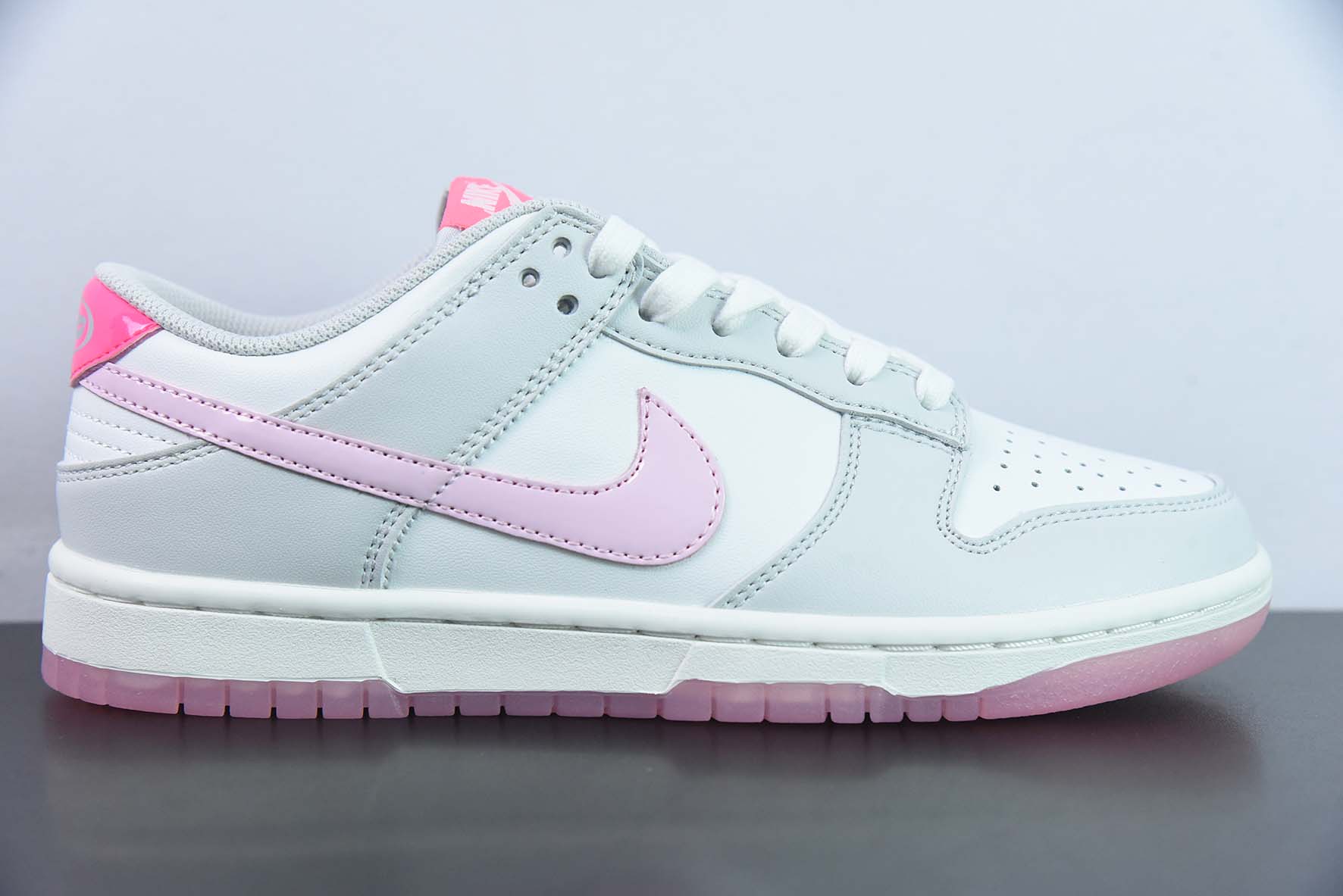 QNQ85976437 NIKE SB Dunk Low "Summit White & Pink Foam"粉白 货号：FN3451 161 尺码：36-40