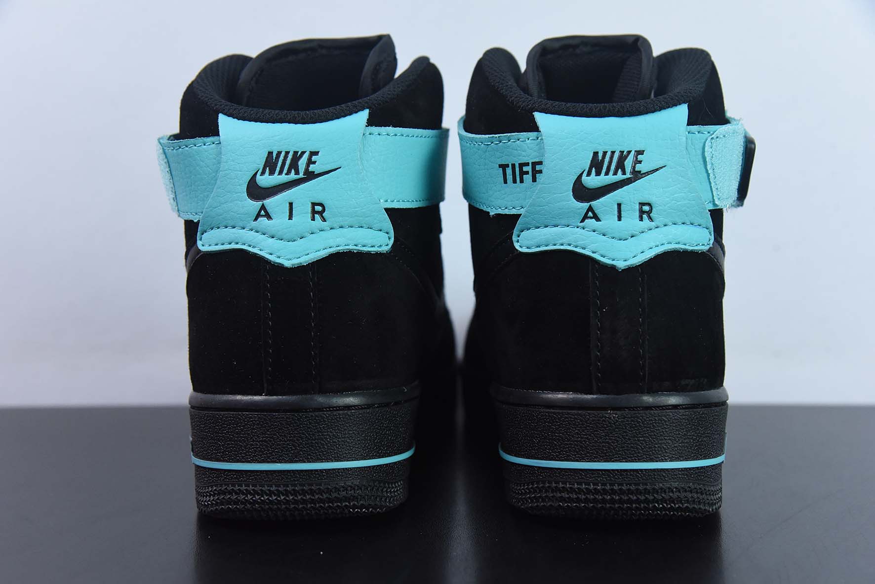 Tiffany & CO x Nike Air Force 1 Mid "1837" 蒂芙尼联名中帮板鞋 货号：DZ1382-202