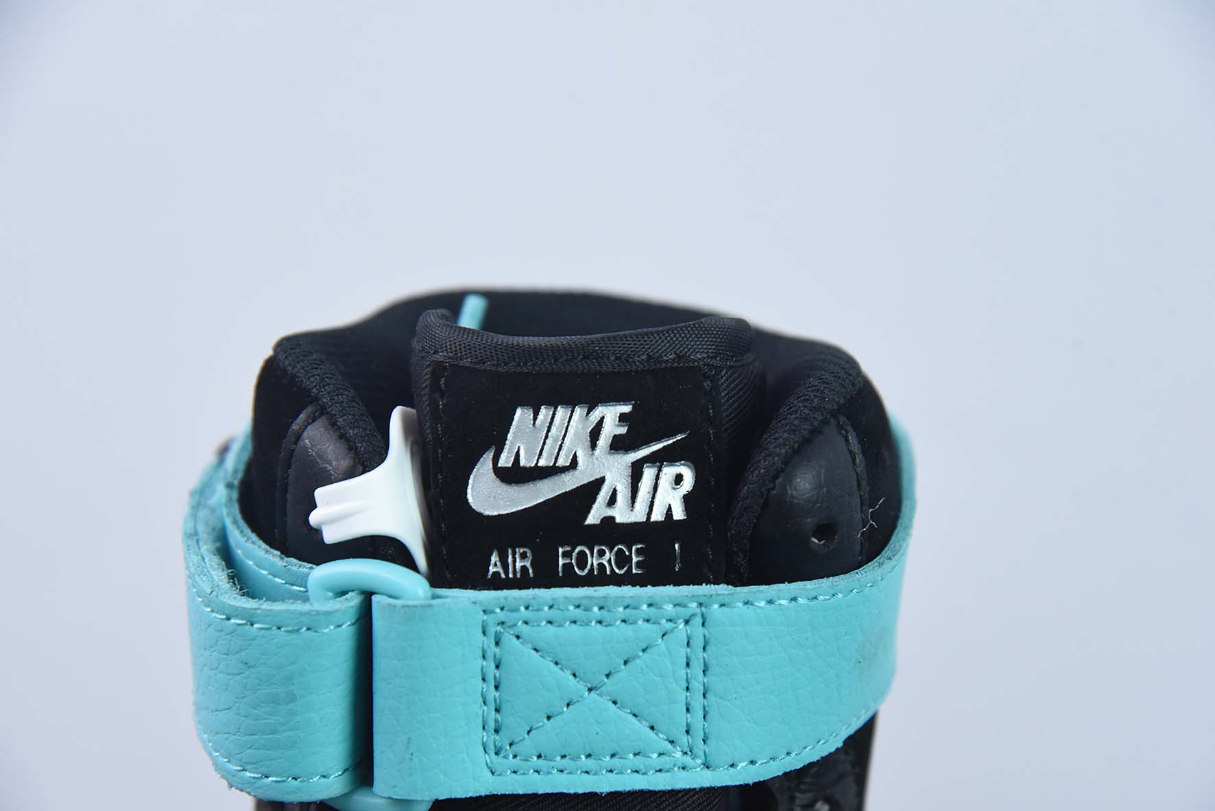 Tiffany & CO x Nike Air Force 1 Mid "1837" 蒂芙尼联名中帮板鞋 货号：DZ1382-202
