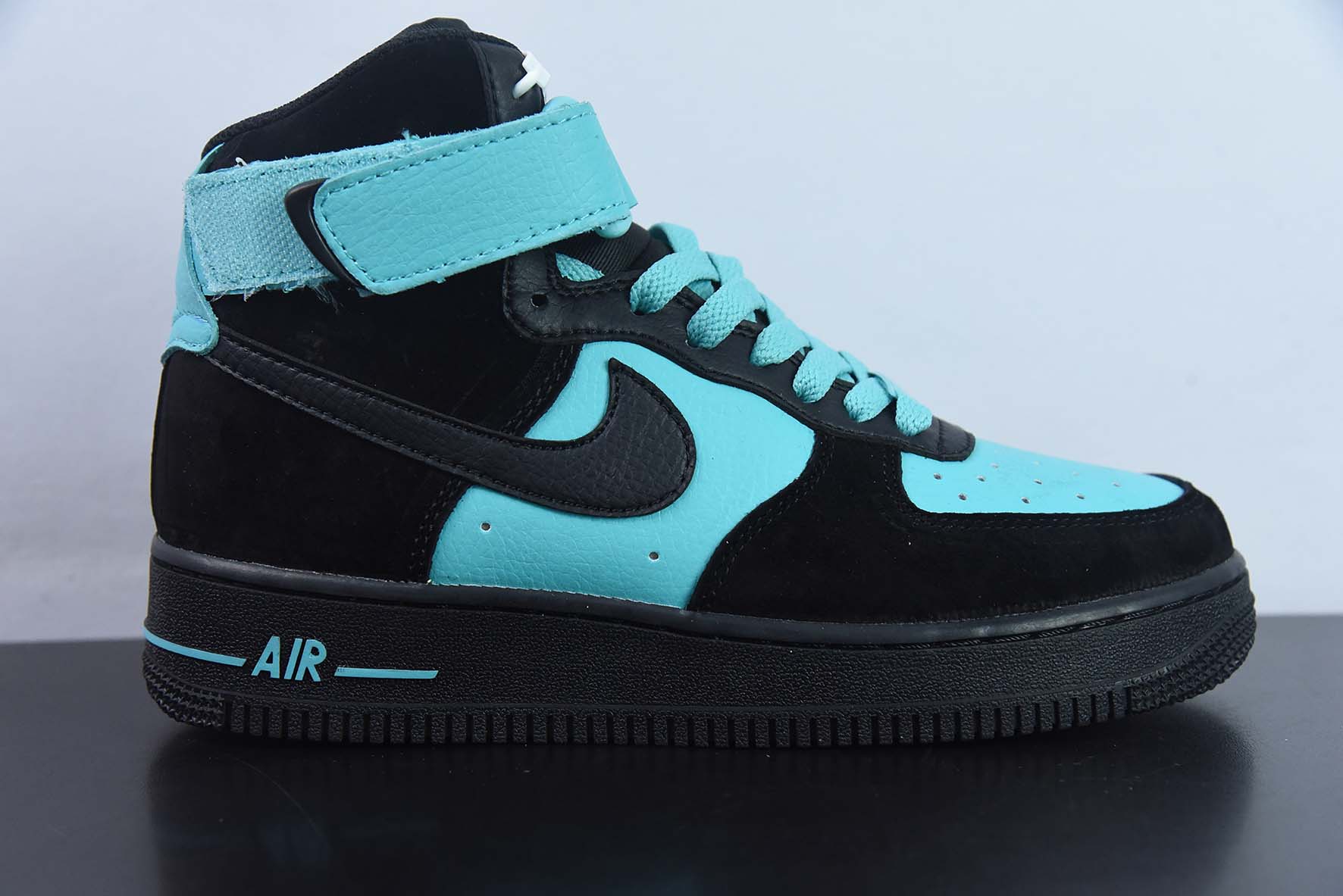 Tiffany & CO x Nike Air Force 1 Mid "1837" 蒂芙尼联名中帮板鞋 货号：DZ1382-202