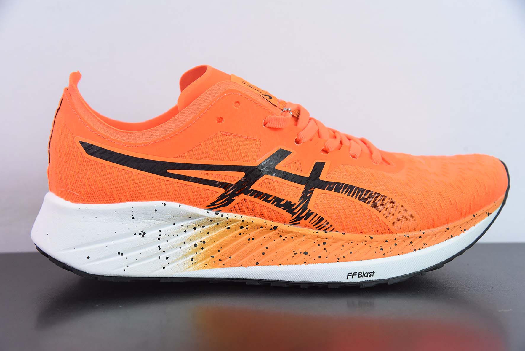 BJE33593437 Asics/亚瑟士 MAGIC SPEED 2023夏季跑鞋系列 橙色 尺码：36-45