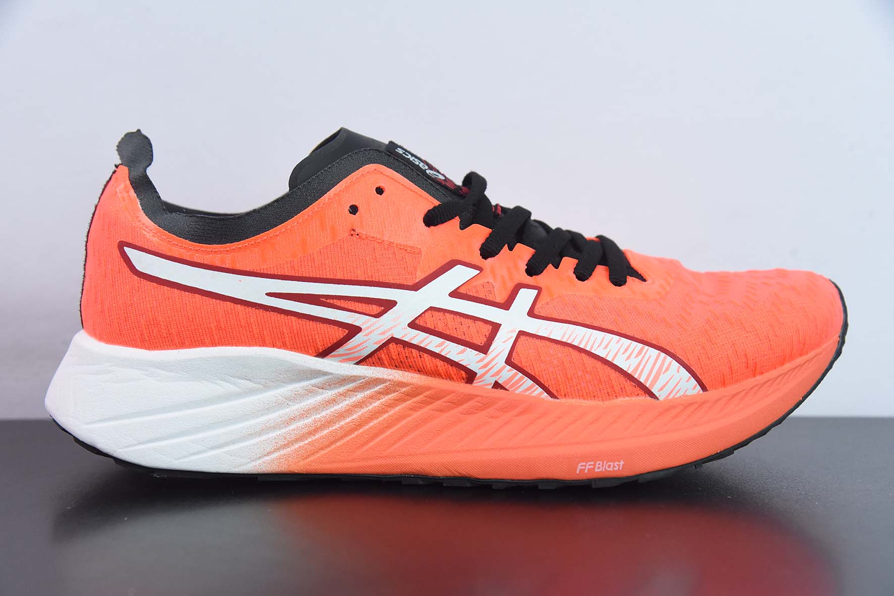 BJE33593437 Asics/亚瑟士 MAGIC SPEED 2023夏季跑鞋系列 尺码：36-45