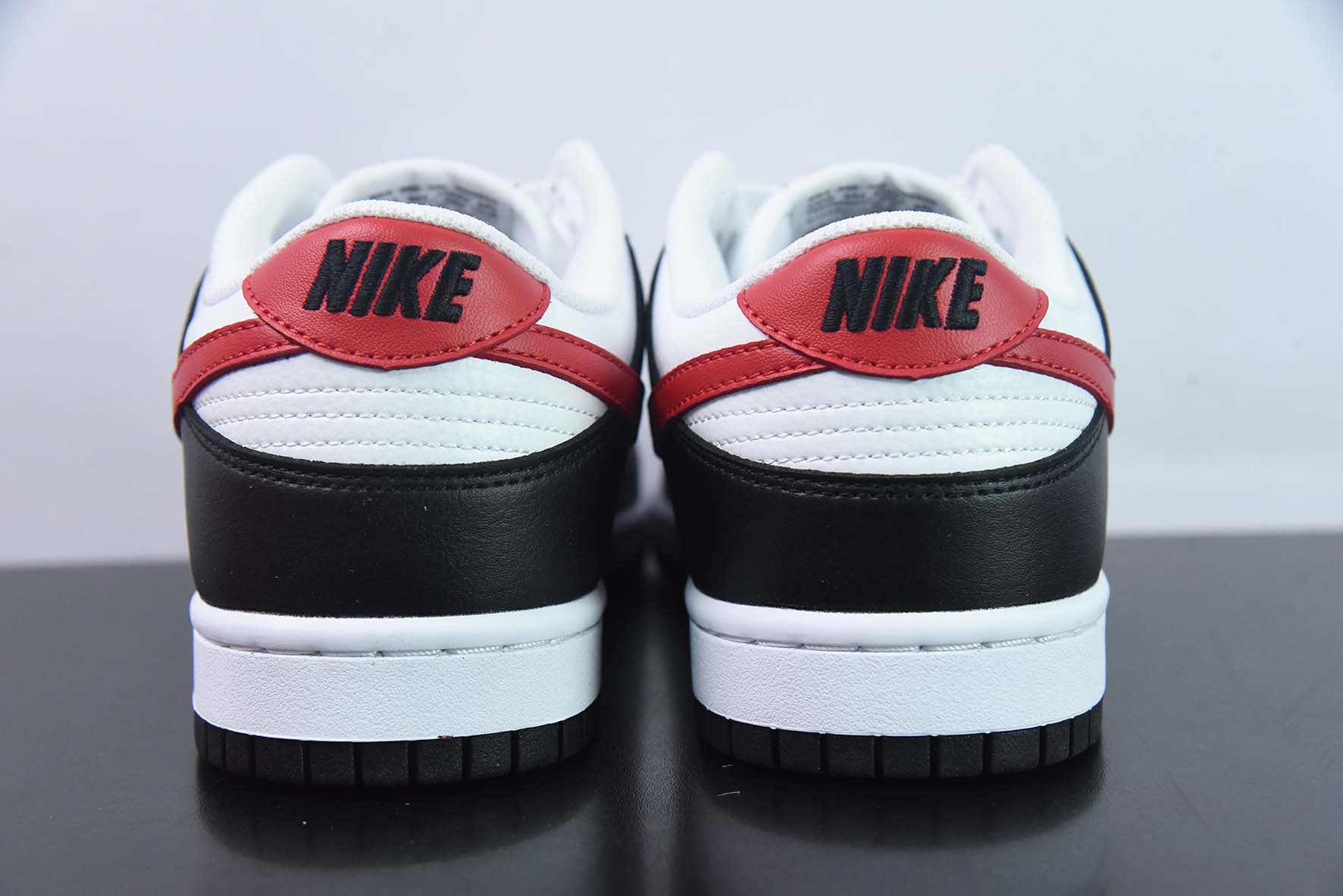 NK Dunk Low Retro PRM 低帮休闲运动板鞋 黑白红 货号：FB3354-001