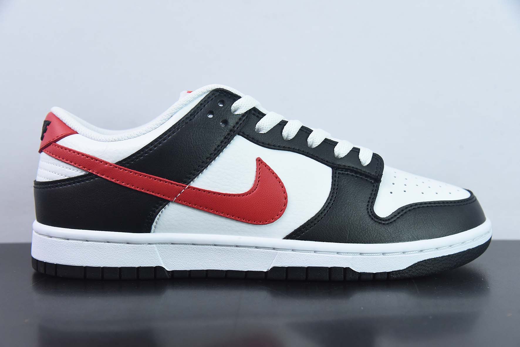 NK Dunk Low Retro PRM 低帮休闲运动板鞋 黑白红 货号：FB3354-001