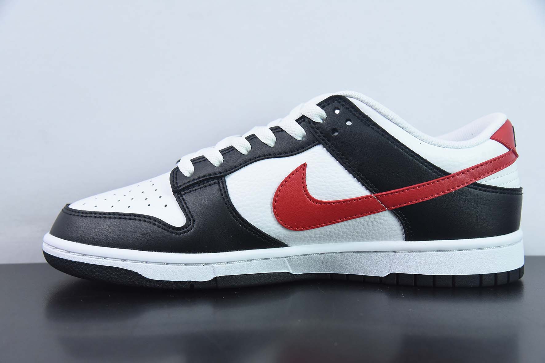 NK Dunk Low Retro PRM 低帮休闲运动板鞋 黑白红 货号：FB3354-001