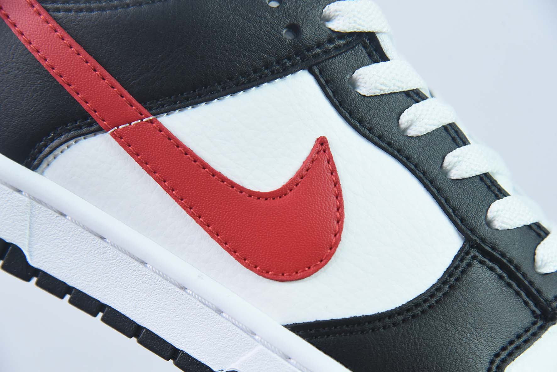 NK Dunk Low Retro PRM 低帮休闲运动板鞋 黑白红 货号：FB3354-001