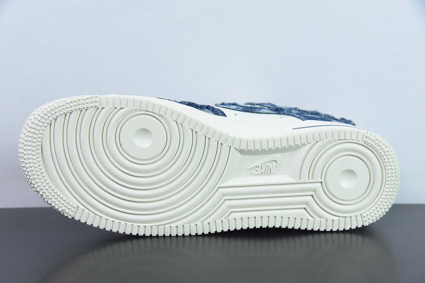Nike Air Force 1 AF1 空军一号/低帮 白蓝 牛仔 格子 货号：FB0607-099