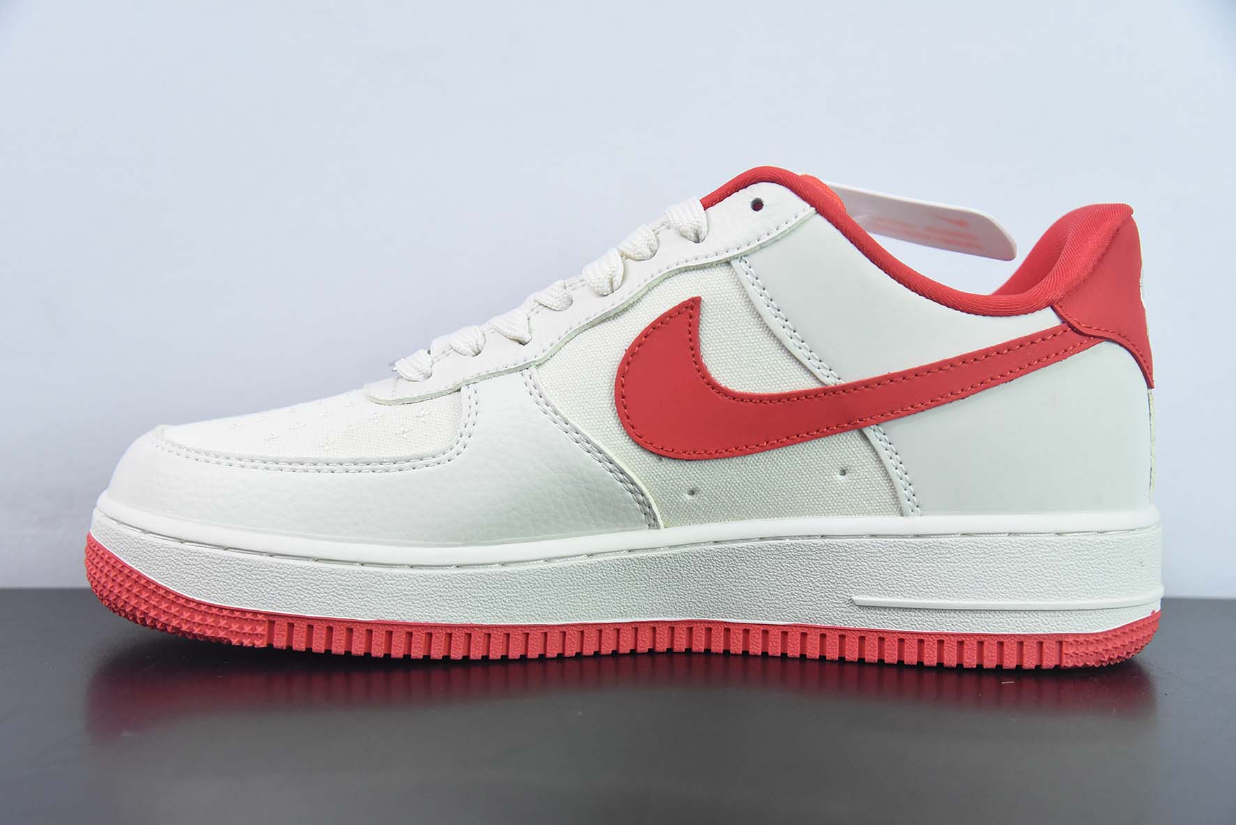 Nike Air Force 1 AF1 空军一号/低帮 白红 猿人头 刺绣货号：BS9055-749