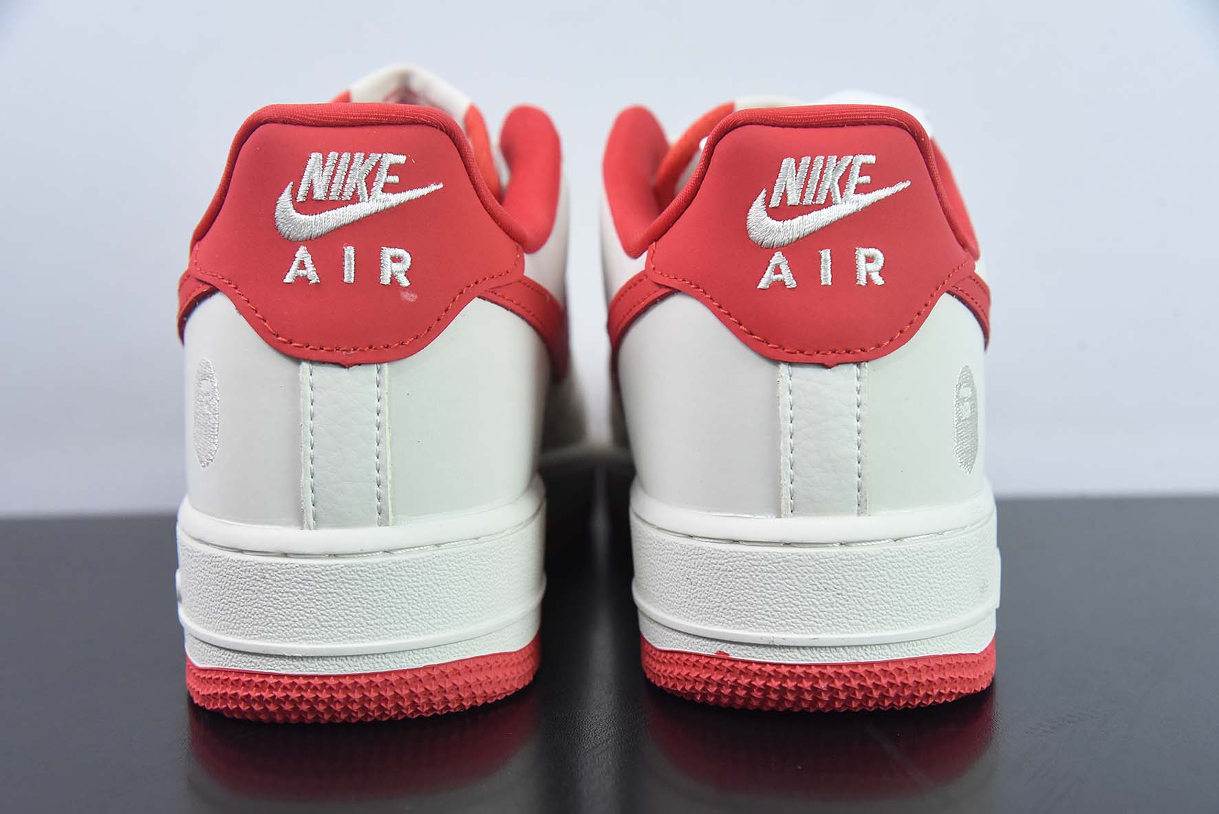 Nike Air Force 1 AF1 空军一号/低帮 白红 猿人头 刺绣货号：BS9055-749