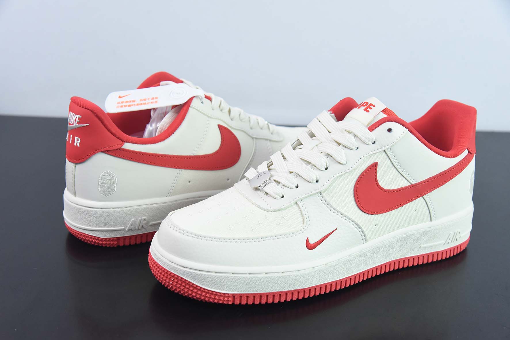 Nike Air Force 1 AF1 空军一号/低帮 白红 猿人头 刺绣货号：BS9055-749