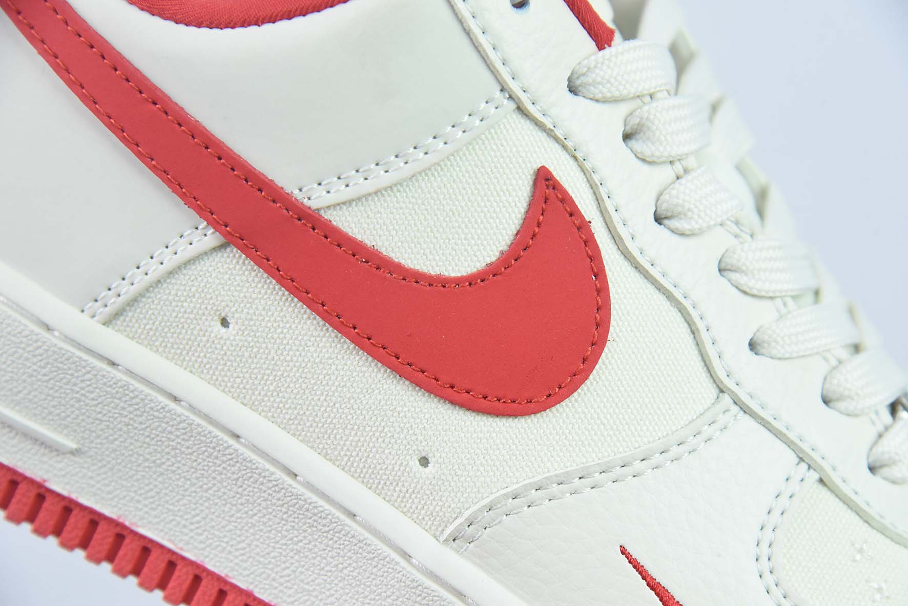 Nike Air Force 1 AF1 空军一号/低帮 白红 猿人头 刺绣货号：BS9055-749