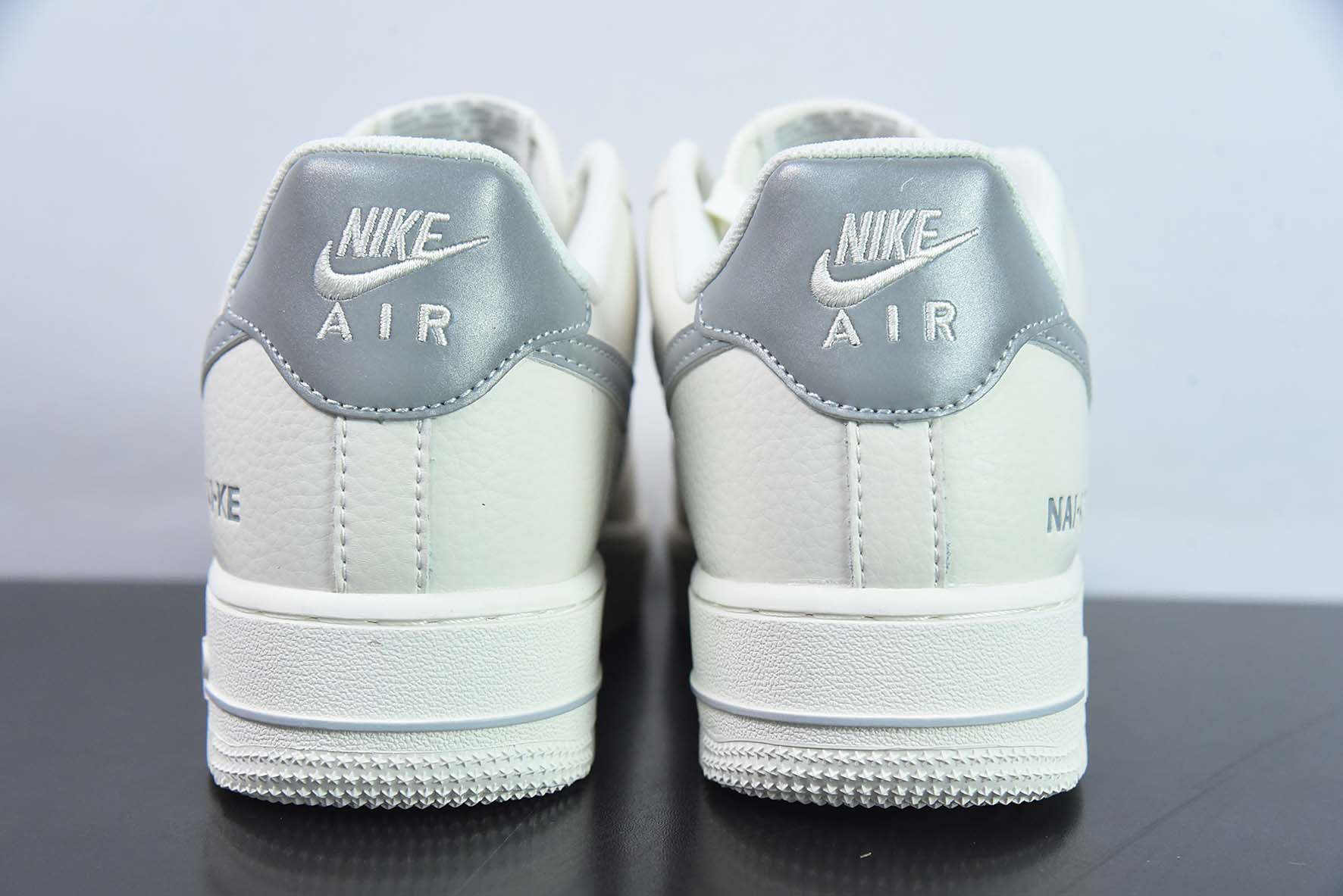 Nike Air Force 1 Low 空军一号低帮运动板鞋白灰 3M反光版 NAI-KE 字母印花 货号:NK0621-977