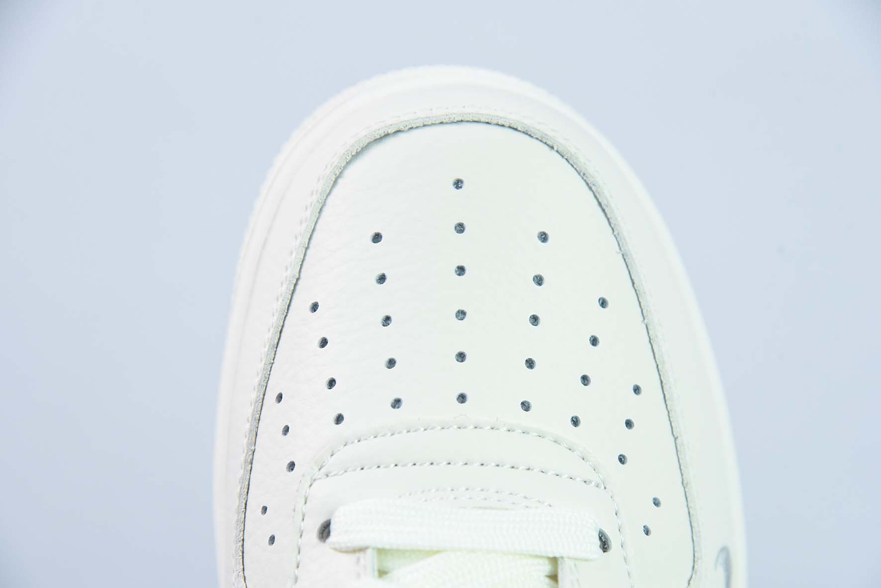 Nike Air Force 1 Low 空军一号低帮运动板鞋白灰 3M反光版 NAI-KE 字母印花 货号:NK0621-977