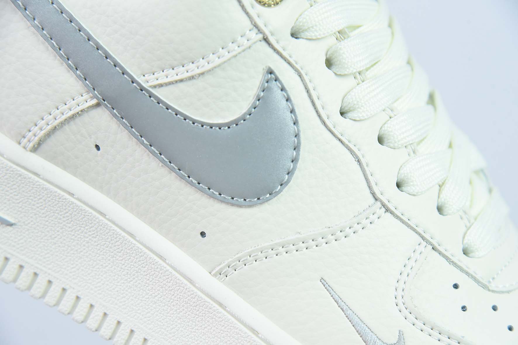 Nike Air Force 1 Low 空军一号低帮运动板鞋白灰 3M反光版 NAI-KE 字母印花 货号:NK0621-977