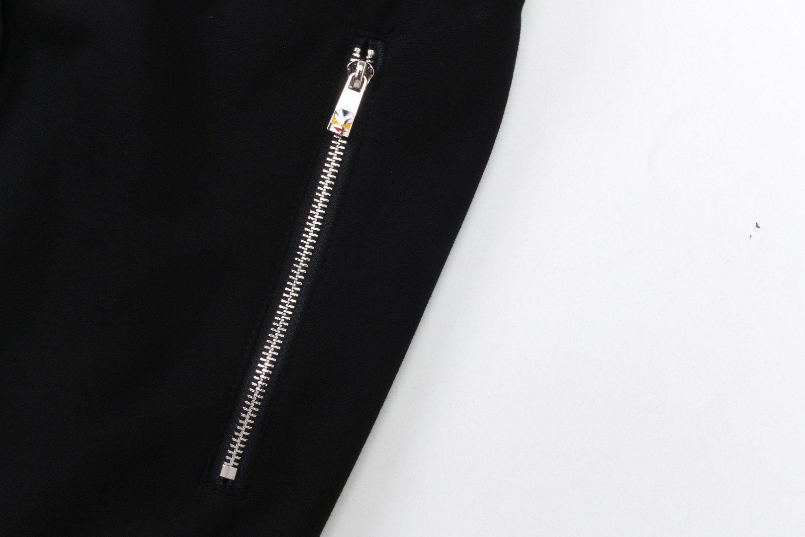 “BJK FINDI FF FF PHY Long Pants: High-Quality Cow Belly Fabric, Comfortable and Stylish” - 图片 6