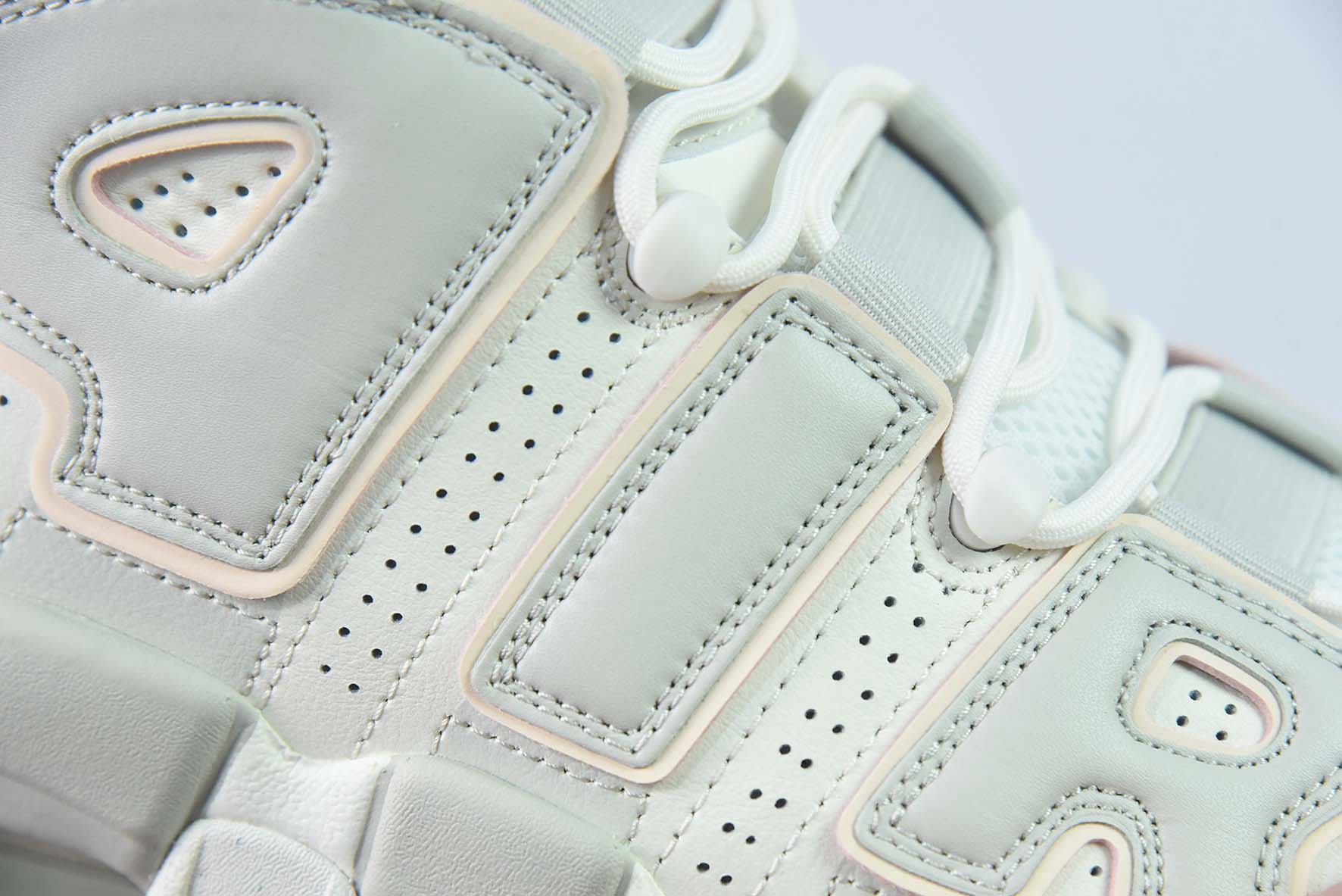 NK Air More Uptempo 皮蓬 大Air 减震防滑耐磨复古篮球鞋 货号:DV1137-101