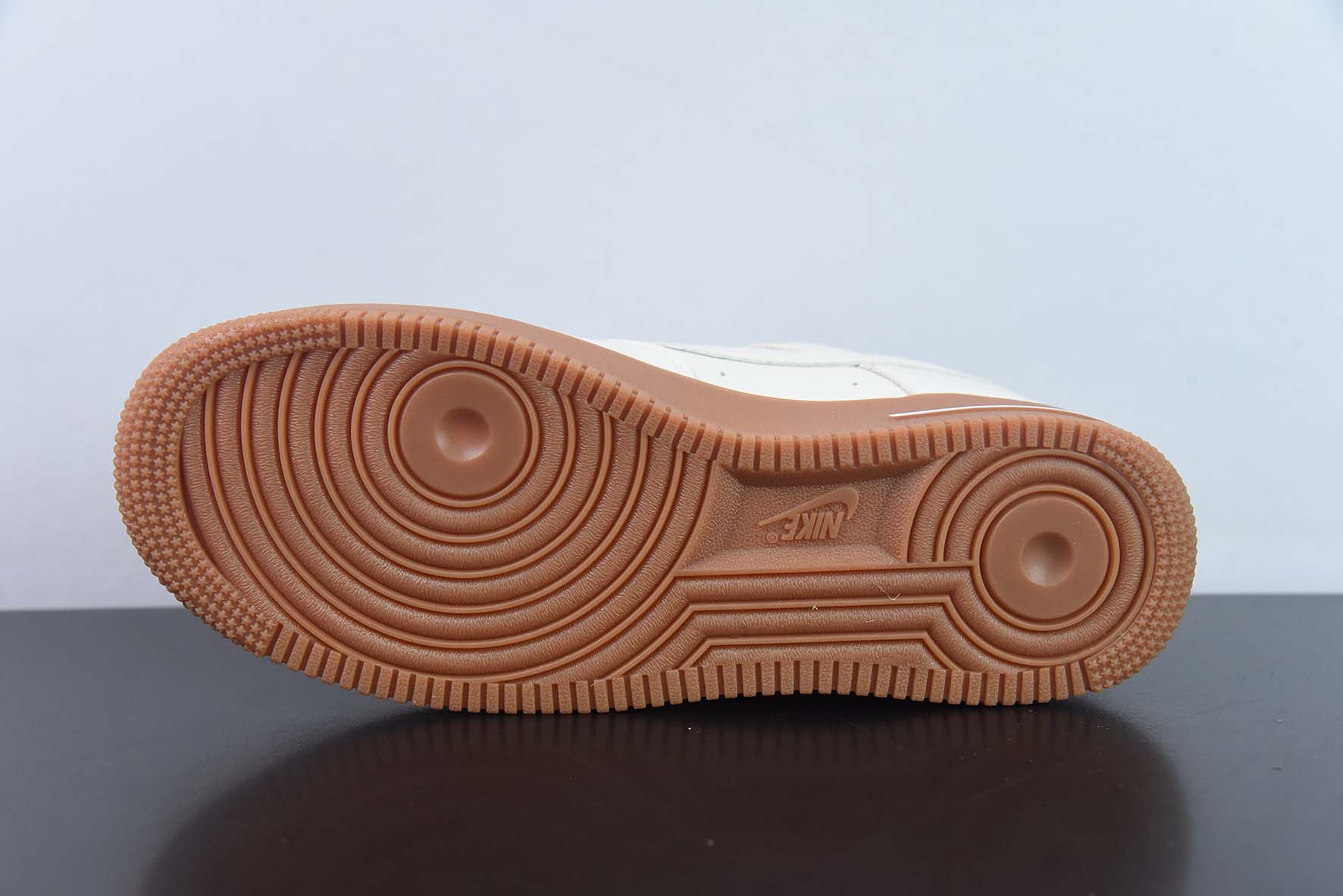 Nike Air Force 1 Low 空军一号低帮运动休闲板鞋 双勾 生胶底 NAI-KE印花 货号:NK0621 988