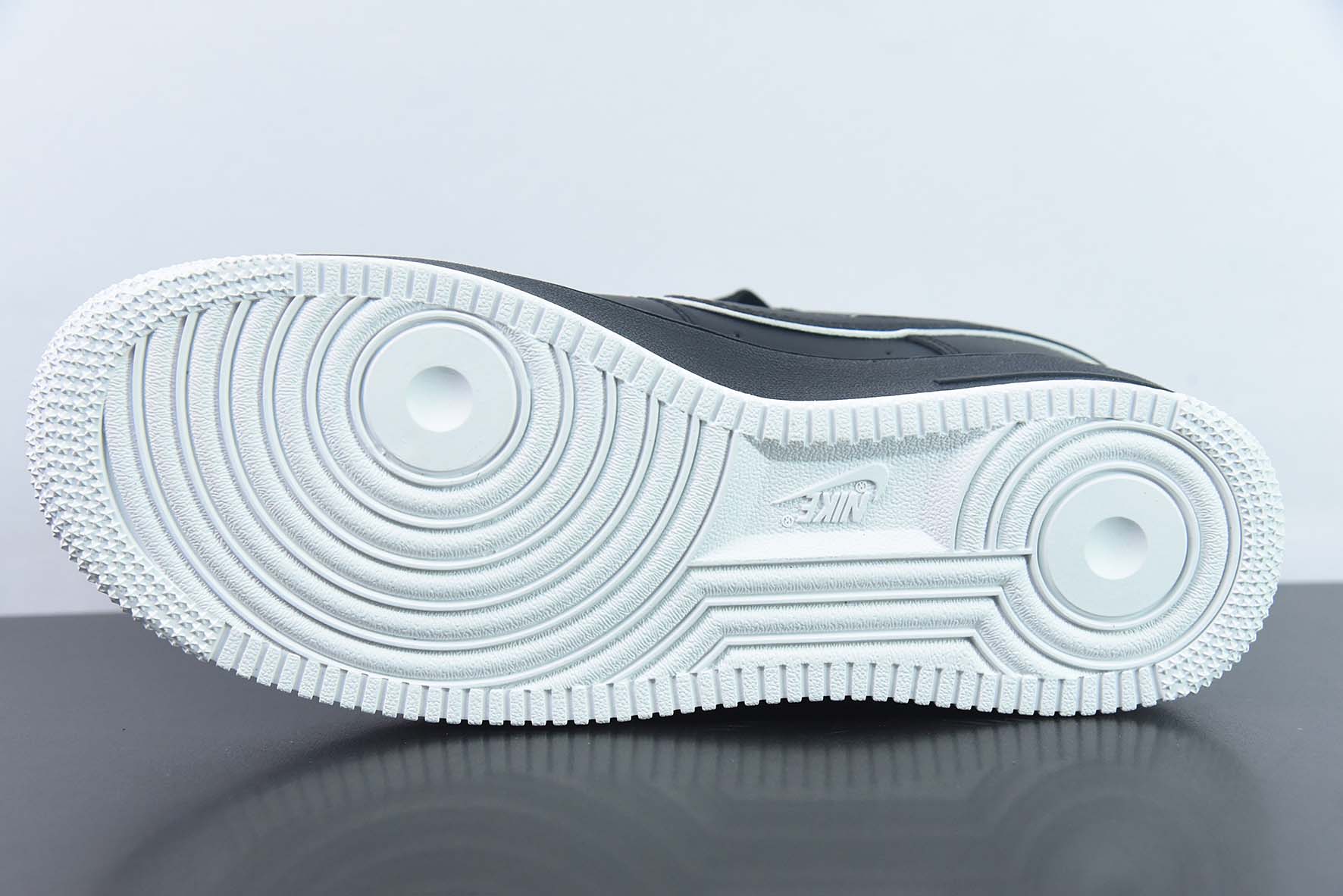 Nike Air Force 1 AF1 空军一号/低帮 黑白 货号：DV0788-002