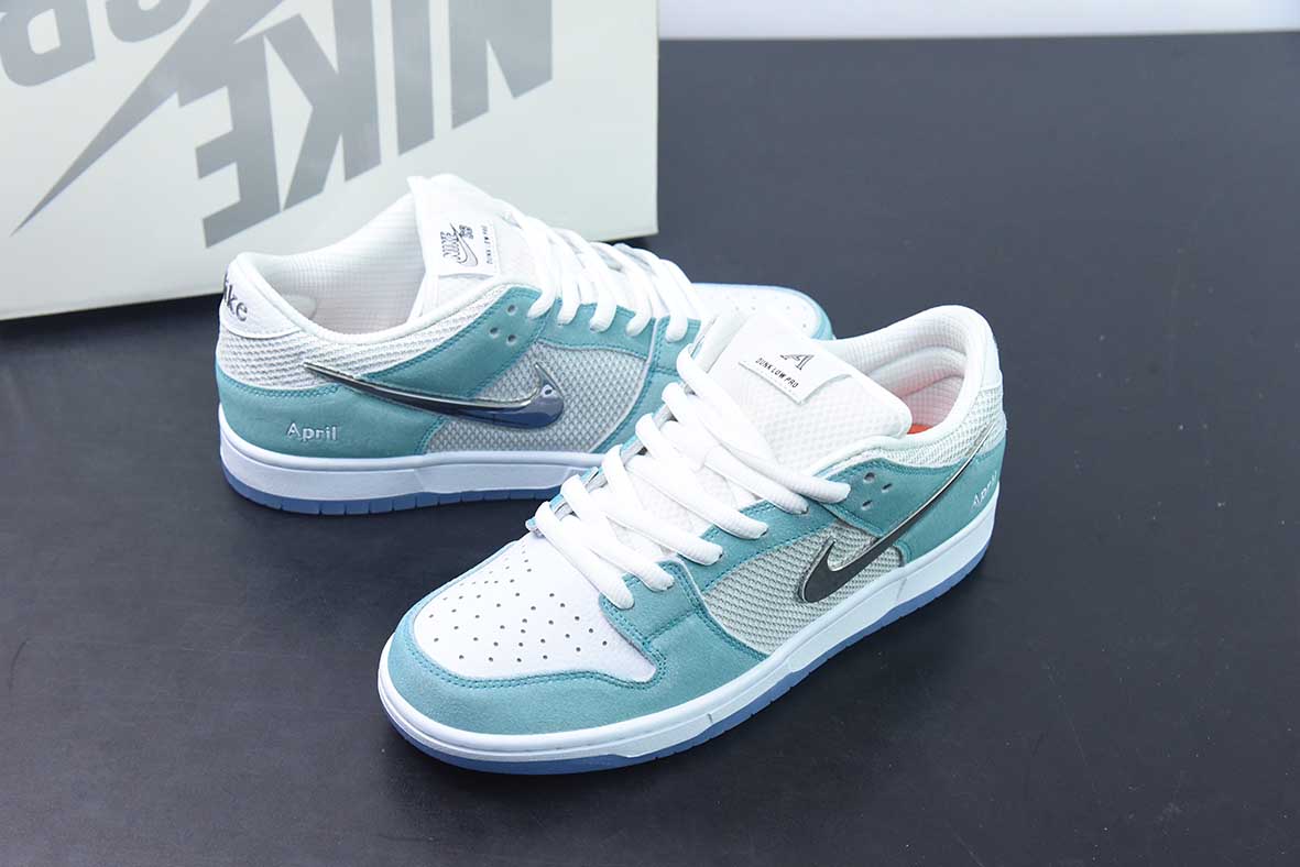 nk SB Dunk Low 白青液态勾男士低帮运动鞋 货号:FD2562 400