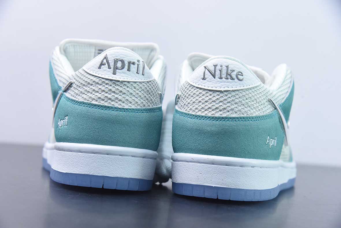 nk SB Dunk Low 白青液态勾男士低帮运动鞋 货号:FD2562 400
