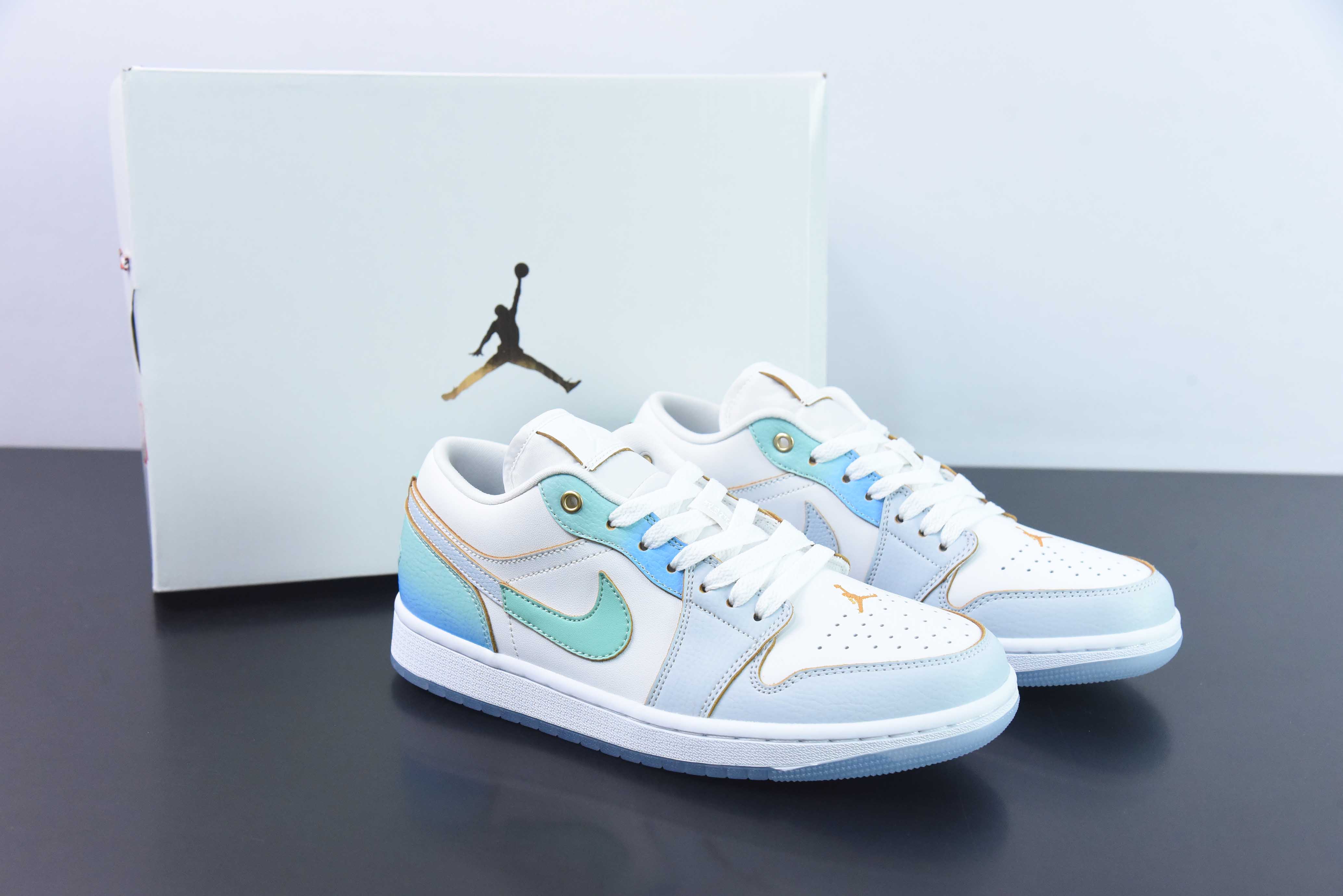 Nike Air Jordan 1 Low SE"Emerald Rise"AJ1乔丹一代低帮经典复古文化休闲运动篮球鞋“白蓝海盐冰蓝”货号：FN8899-131