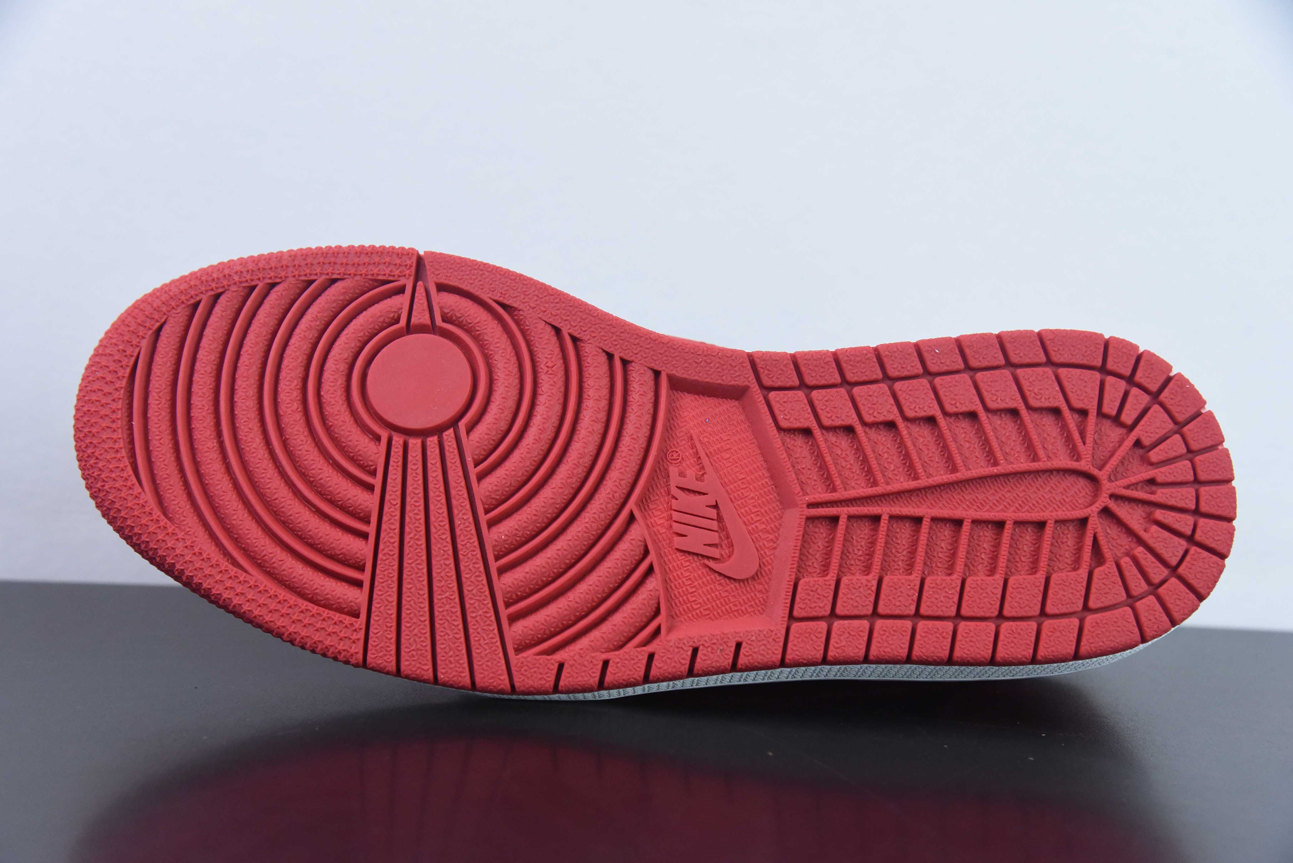 Air Jordan AJ1 Retro Low OG 低帮 黑红禁穿 货号:705329-001