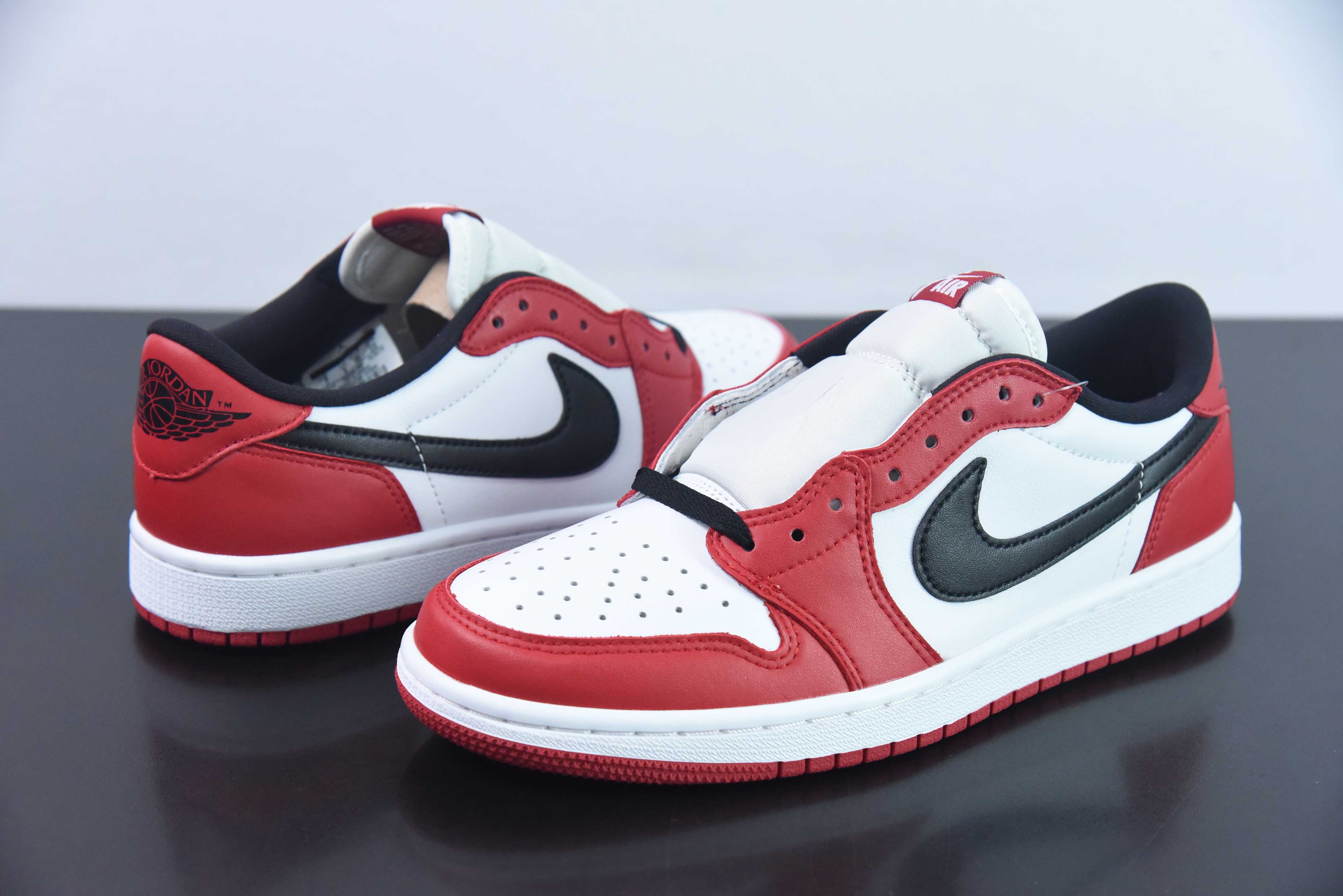 Nike Air Jordan 1 Low  乔丹一代低帮休闲板鞋 AJ1 低帮OG 货号：705329 600