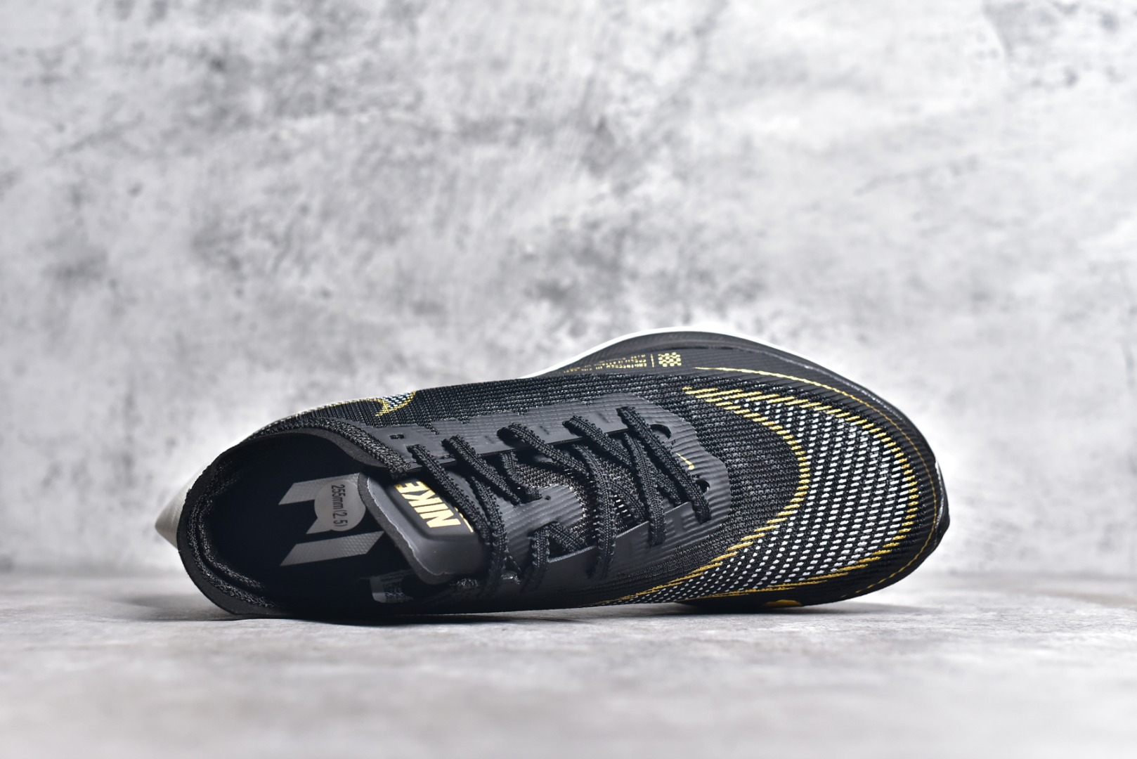 图片[4]-#秒杀 ️工厂清仓限时特价福利💥 NK ZoomX Vaporfly Next% 马拉松跑步鞋二代 鞋面使用了全新 Vaporweave 科技，这种类似蝉翼的材质相比 Flyknit 更加轻薄透气，非对称的鞋带系统和泡棉护垫的加入令舒适度更高，采用醒目的绿色作为主色调，鞋头辅以超大的 Swoosh 点缀，再配上流线型外观设计 尺码：36 36.5 37.5 38 38.5 39 40 40.5 41 42 42.5 43 44 45-选品中心