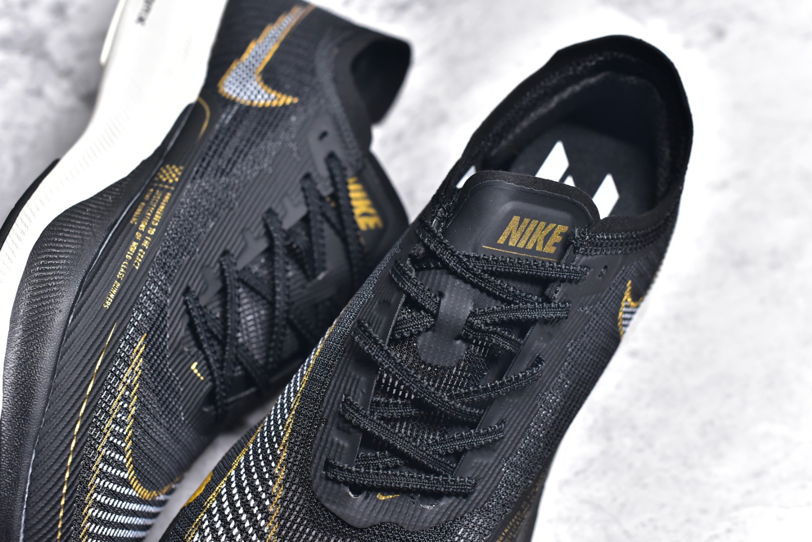图片[9]-#秒杀 ️工厂清仓限时特价福利💥 NK ZoomX Vaporfly Next% 马拉松跑步鞋二代 鞋面使用了全新 Vaporweave 科技，这种类似蝉翼的材质相比 Flyknit 更加轻薄透气，非对称的鞋带系统和泡棉护垫的加入令舒适度更高，采用醒目的绿色作为主色调，鞋头辅以超大的 Swoosh 点缀，再配上流线型外观设计 尺码：36 36.5 37.5 38 38.5 39 40 40.5 41 42 42.5 43 44 45-选品中心