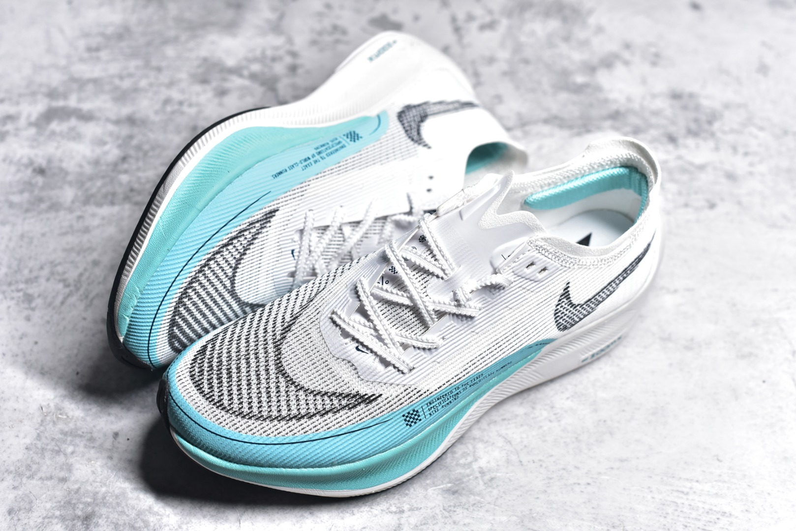 图片[7]-#秒杀 ️工厂清仓限时特价福利💥 NK ZoomX Vaporfly Next% 马拉松跑步鞋二代 鞋面使用了全新 Vaporweave 科技，这种类似蝉翼的材质相比 Flyknit 更加轻薄透气，非对称的鞋带系统和泡棉护垫的加入令舒适度更高，采用醒目的绿色作为主色调，鞋头辅以超大的 Swoosh 点缀，再配上流线型外观设计 尺码：36 36.5 37.5 38 38.5 39 40 40.5 41 42 42.5 43 44 45-选品中心